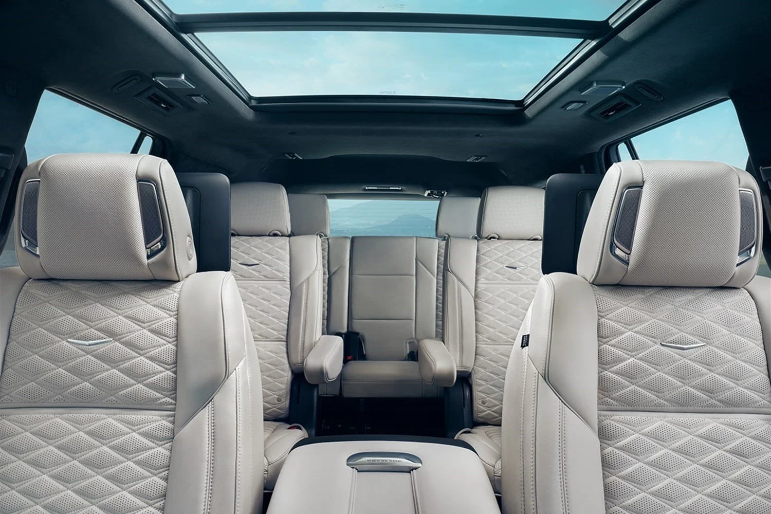 05 - escalade-esv-interior-seating.jpg