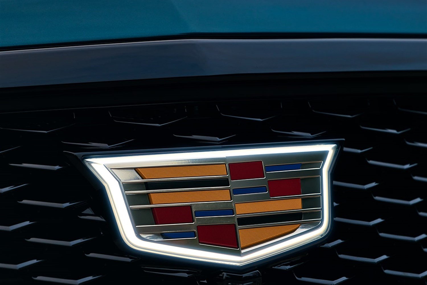 07 - escalade-esv-crest-badge-detail.jpg