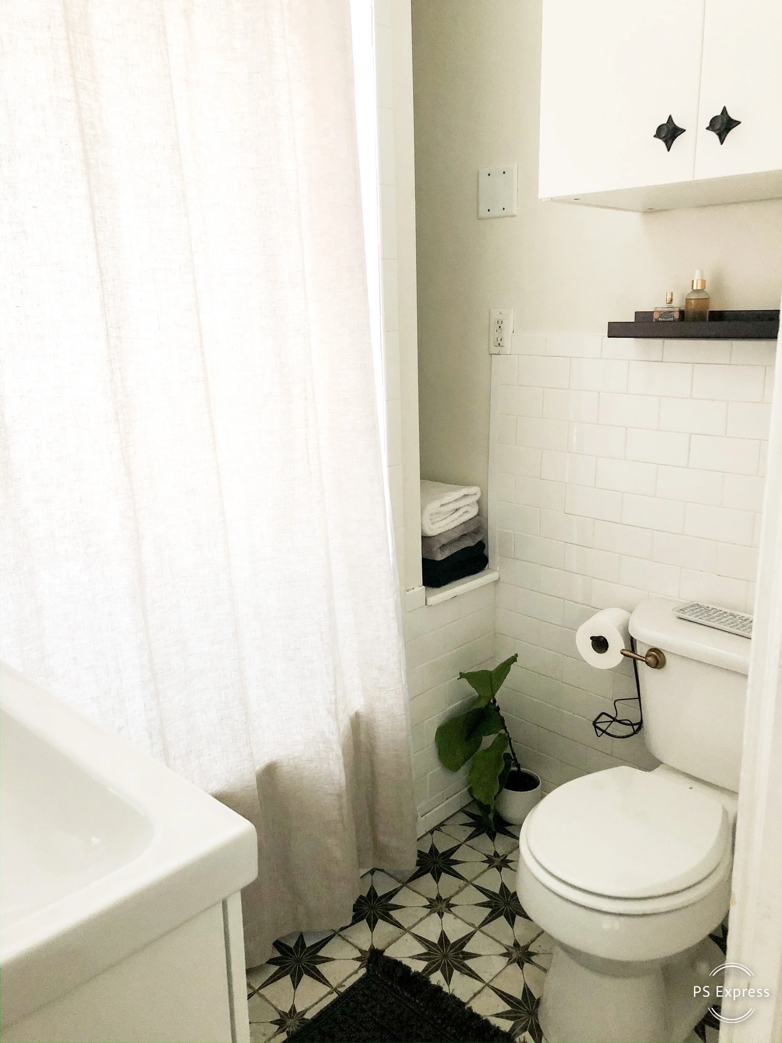 black and white bathroom.JPEG