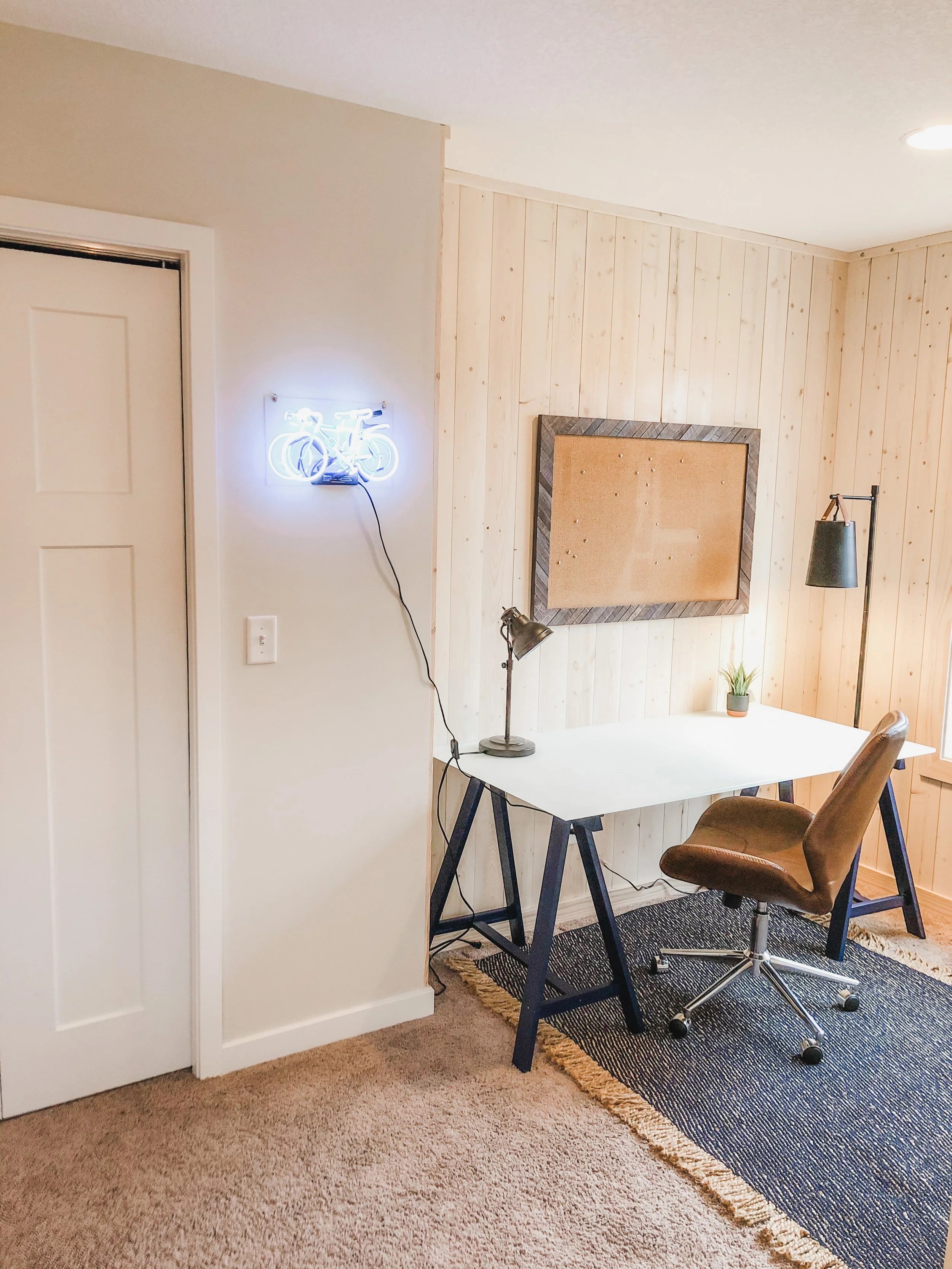 boy's bedroom office nook.JPG
