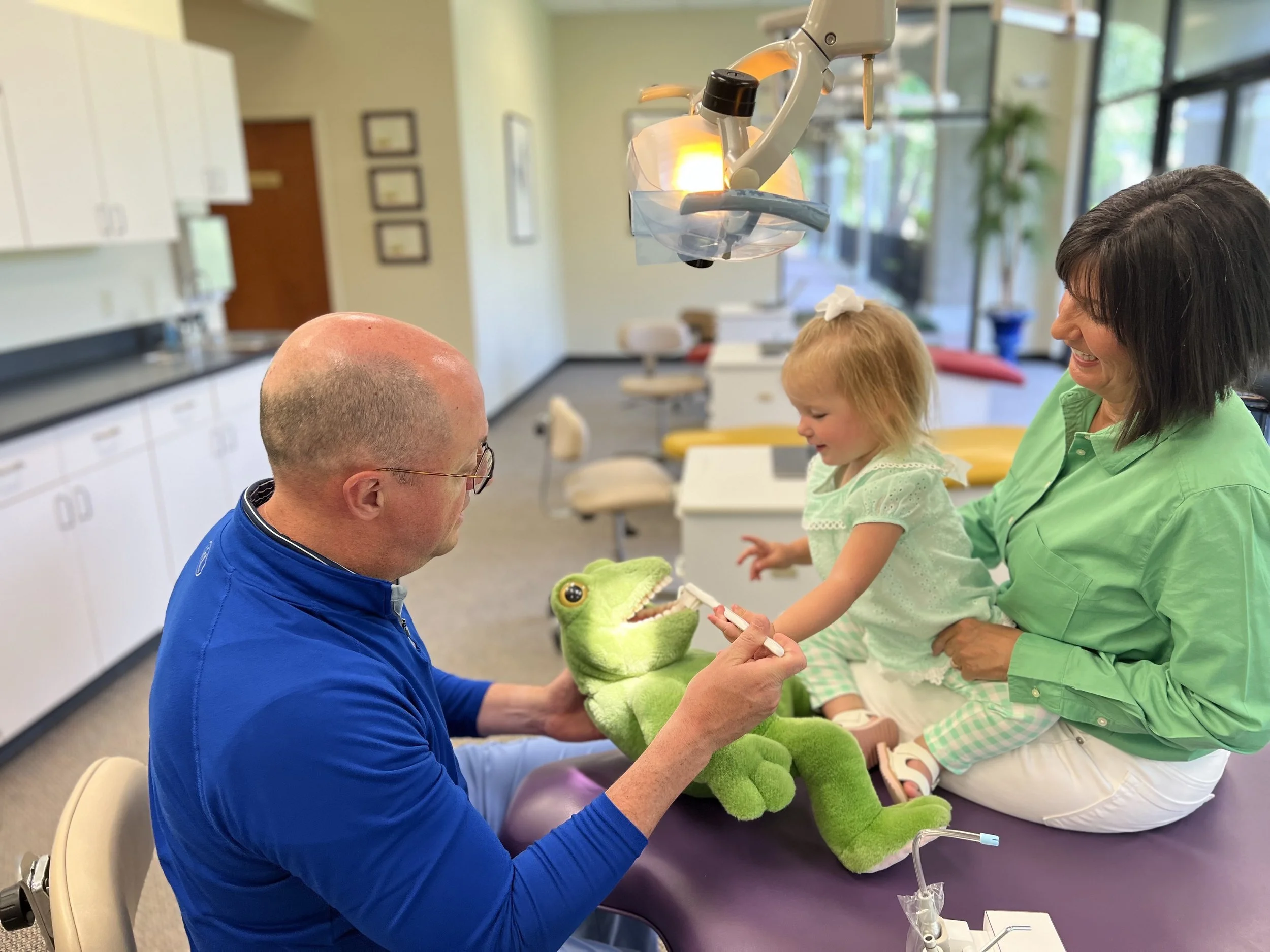 Dr. Brent Caple makes choosing a pediatric dentist the easy choice for parents in Rogers, AR, Springdale, AR, Avoca, AR, Shadow Valley, and Pinnacle HIlls by his easy going, kind, compassionate manner and expertise from his 25+ years of experience