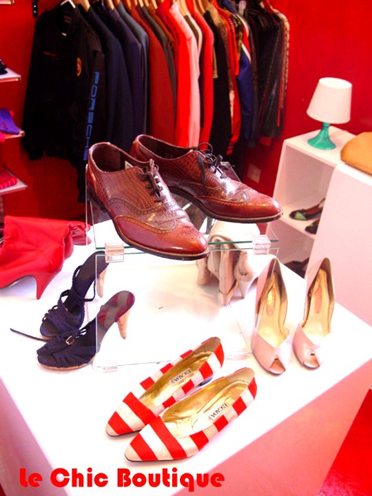 Le Chic Boutique, 2005.