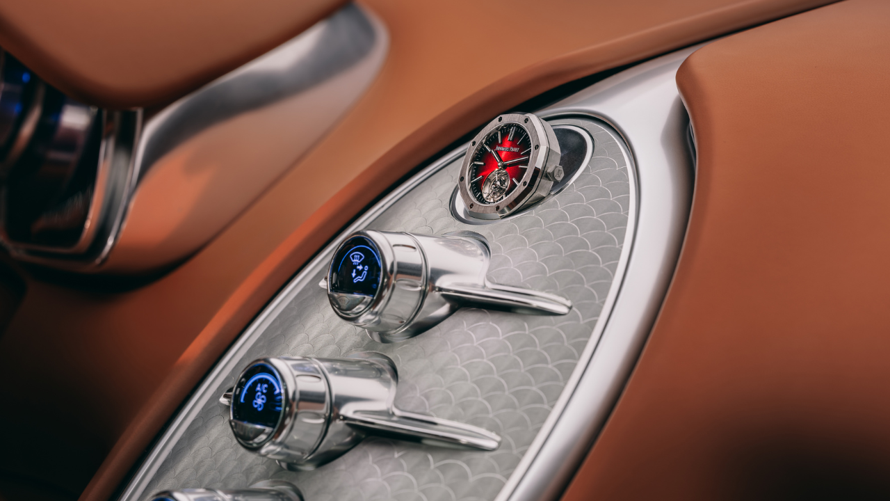 Bugatti F.K.P. Hommage traz Audemars Piguet Royal Oak no painel