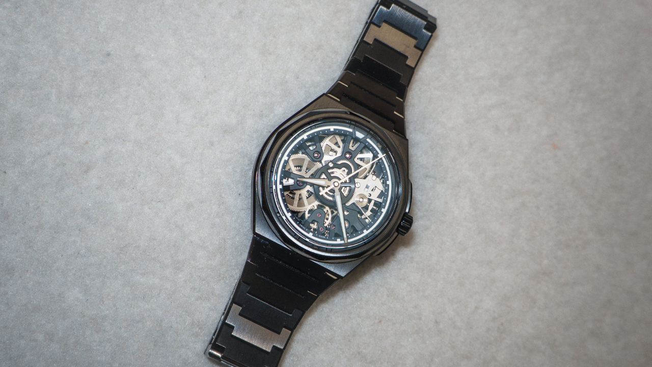 Christopher Ward apresenta Twelve X Black Shadow, versão DLC do esqueleto esportivo da marca