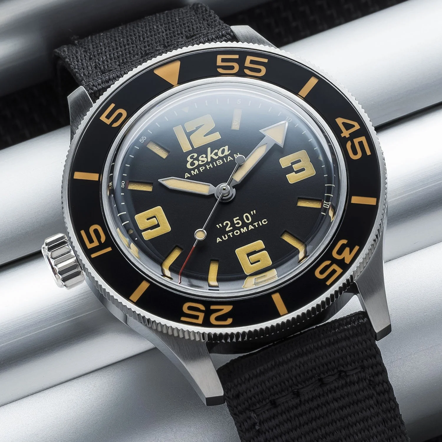 Eska-Amphibian-250-Destro-Accessible-Vintage-Inspired-Dive-watch-2.jpg