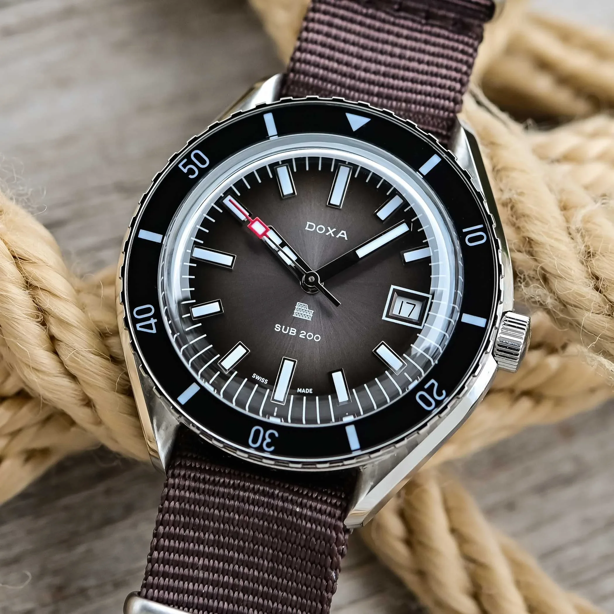 Doxa-SUB-200-Grande-Roma-Edition-review-7.webp