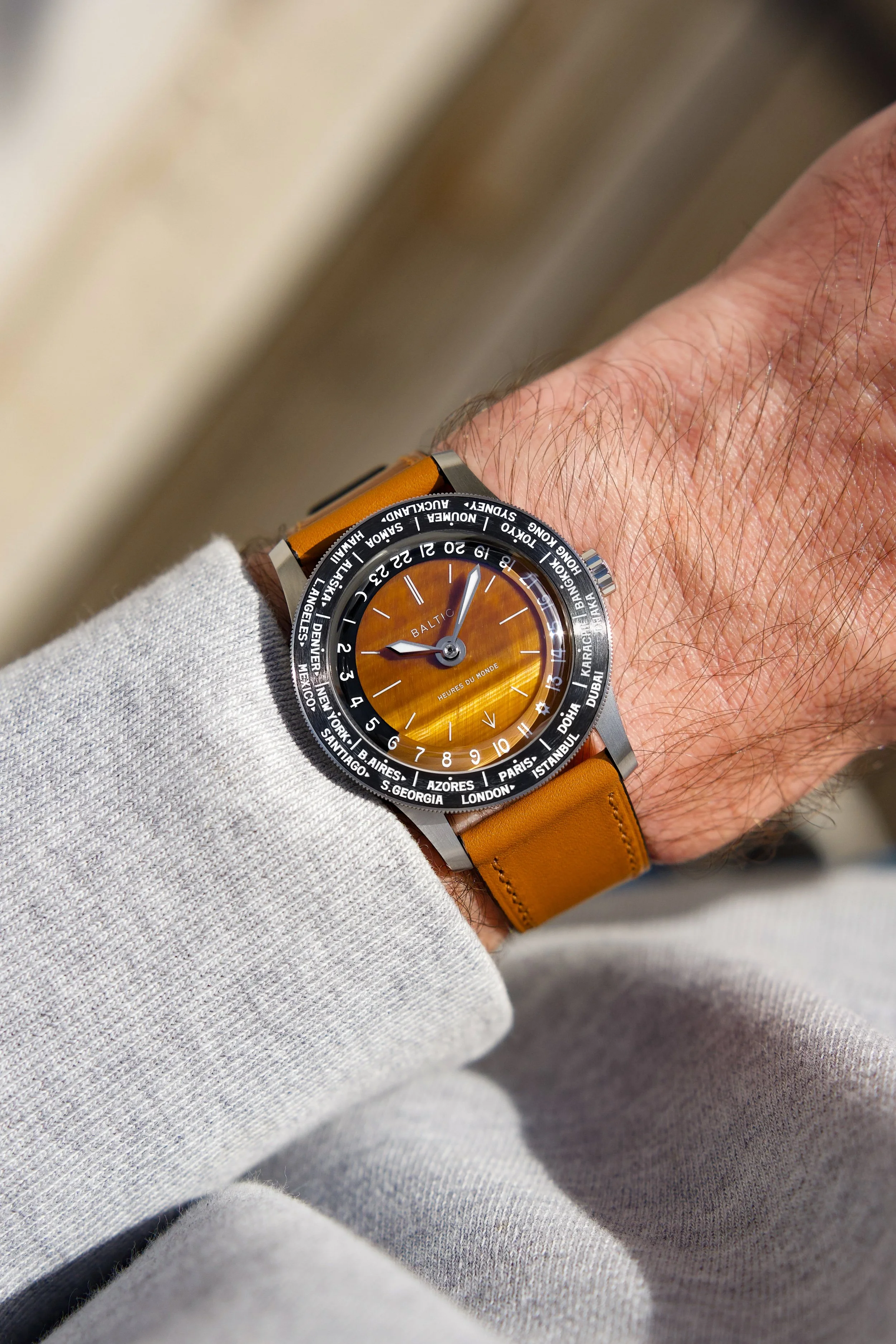 Heure du Monde Tiger Eye.jpg