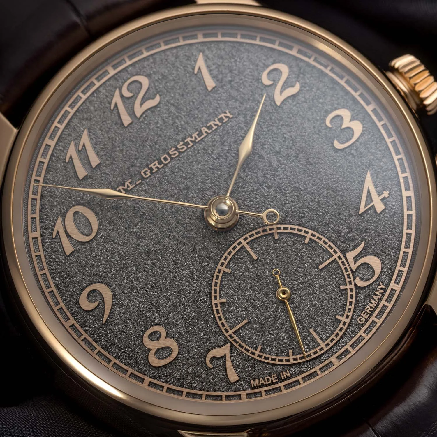 2026-Moritz-Grossmann-Tremblage-Gold-hand-hammered-dial-4.jpg