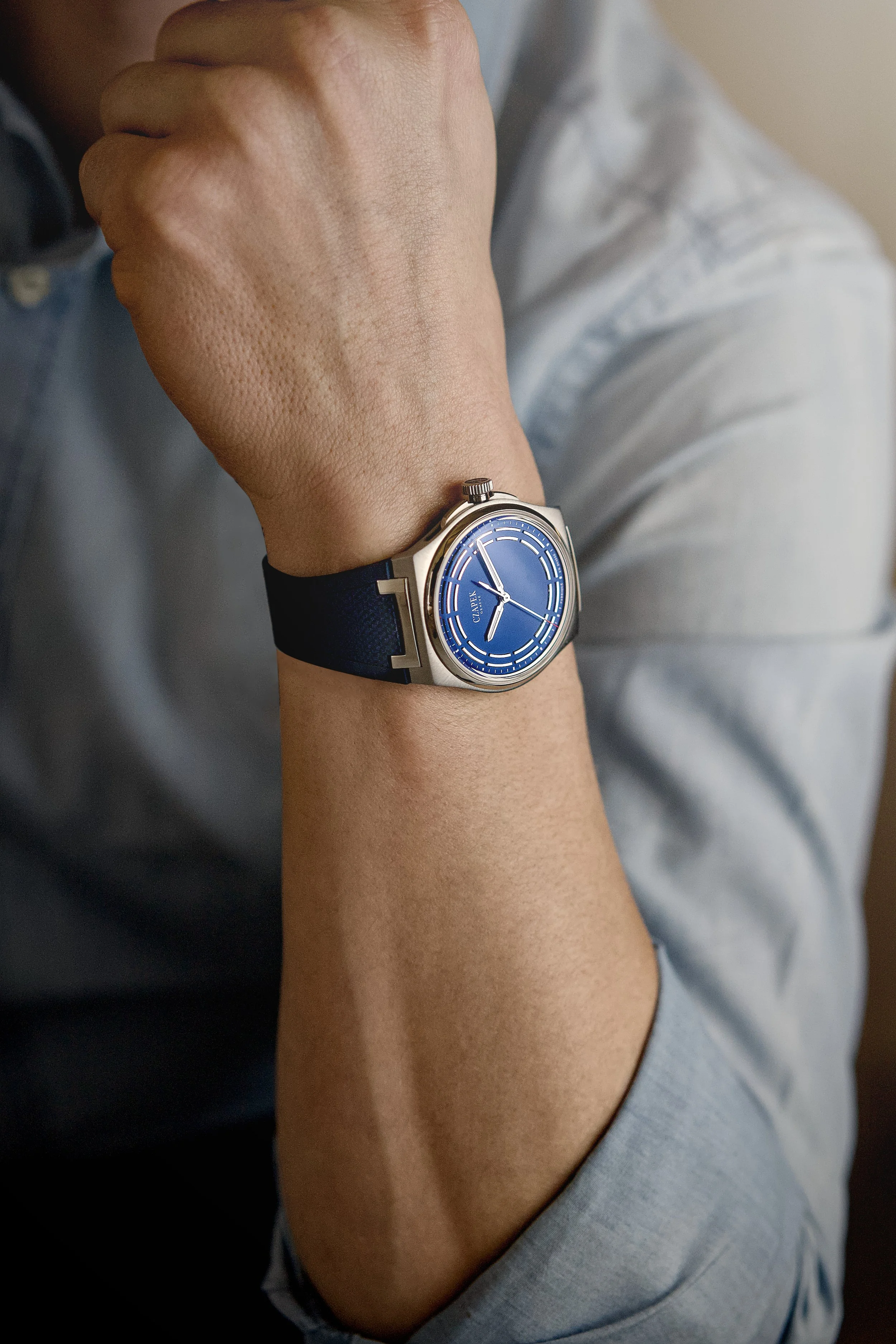CZAPEK - ANT TITANIUM BLUE - WRISTSHOT 1.jpeg
