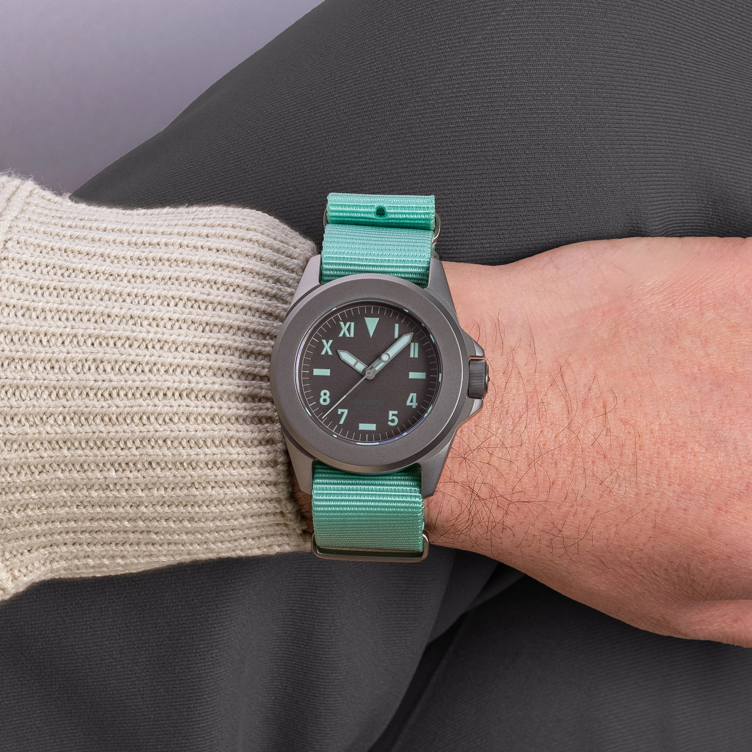 Wristshot-UT4-T-LB-1-1-cool gray.jpg