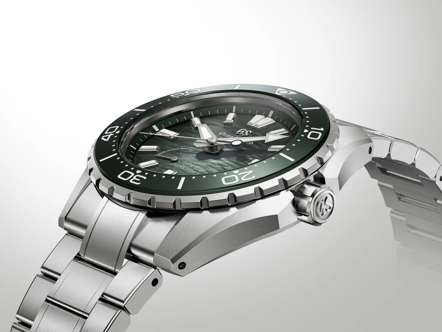Grand-Seiko-Evolution-9-Collection-Spring-Drive-U.F.A.-Ushio-300-Diver-Ushio-Green-SLGB025-case-1536x1152.jpg