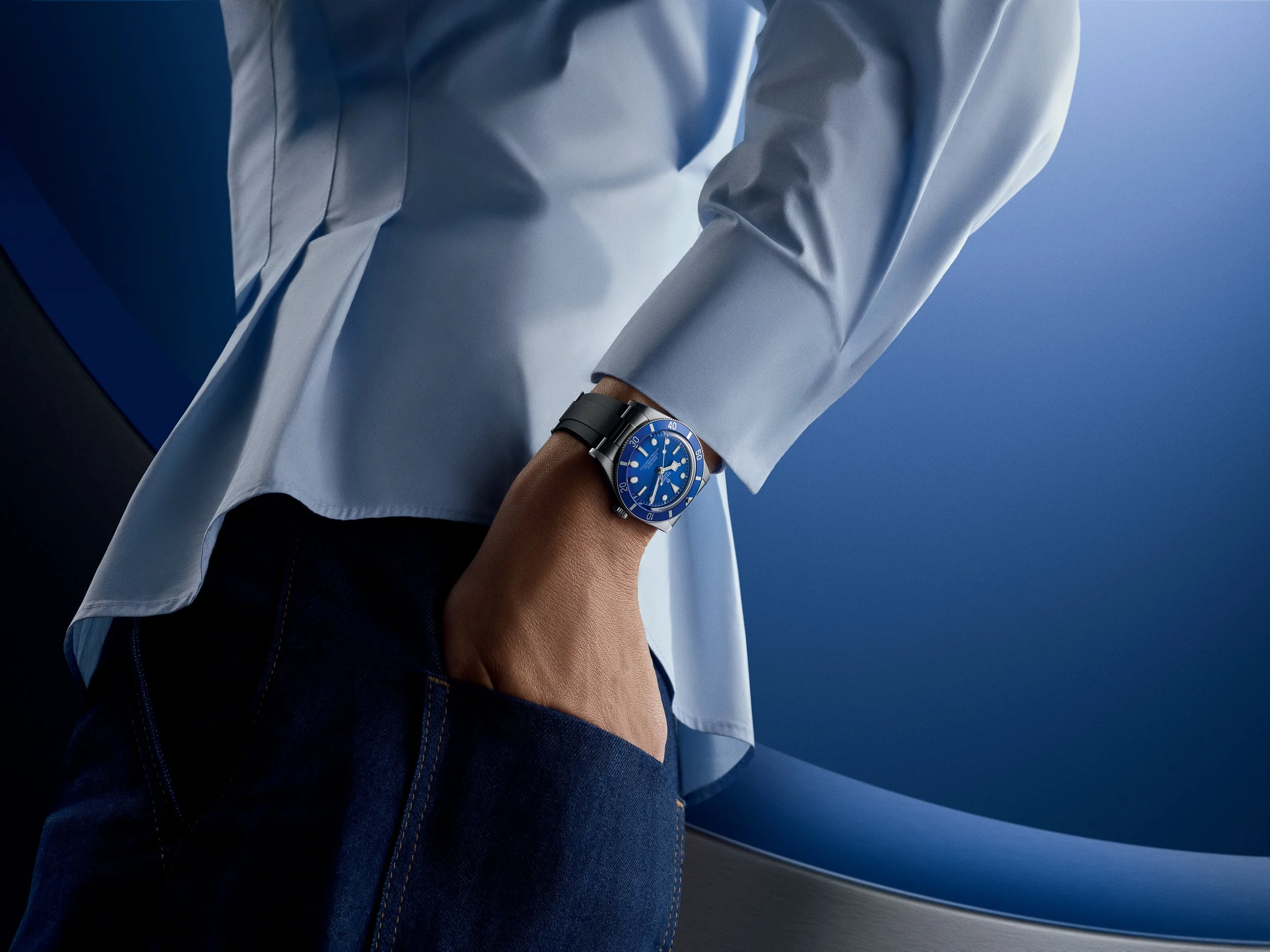 TUDOR_NP26_BLACK BAY 54 BLUE_LIFESTYLE_6.jpg