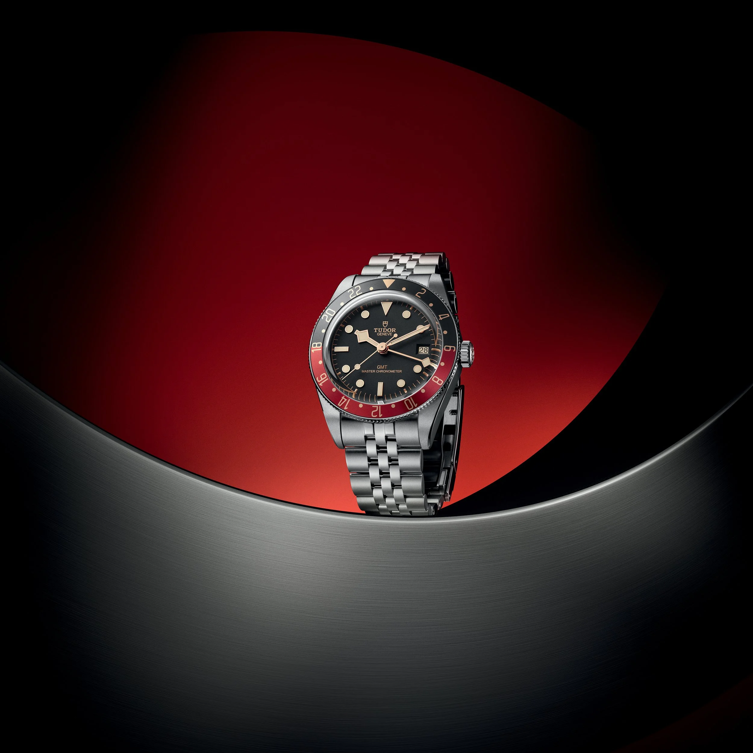 TUDOR_NP26_BLACK_BAY_58_GMT_LIFESTYLE_5.jpg
