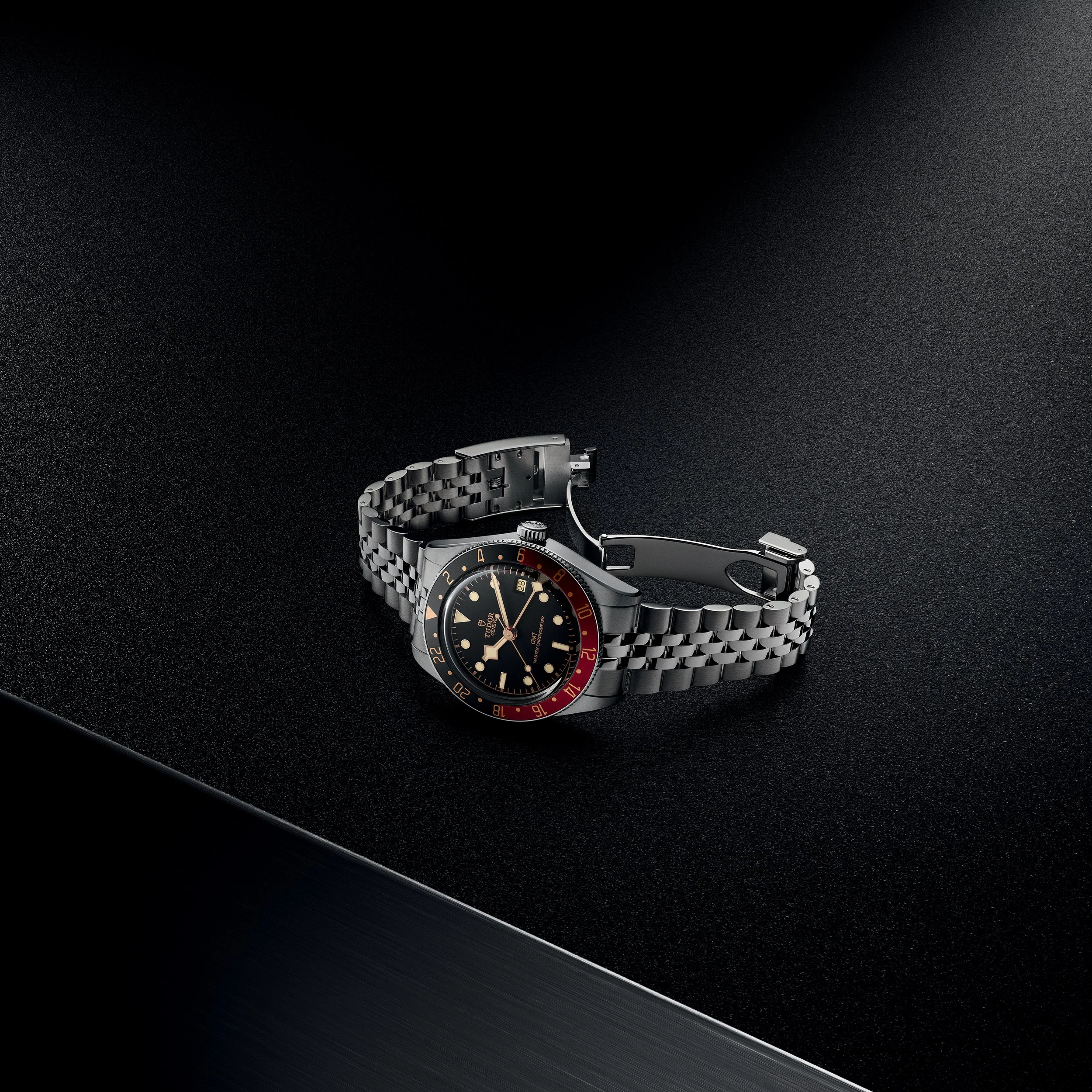 TUDOR_NP26_BLACK_BAY_58_GMT_LIFESTYLE_4.jpg