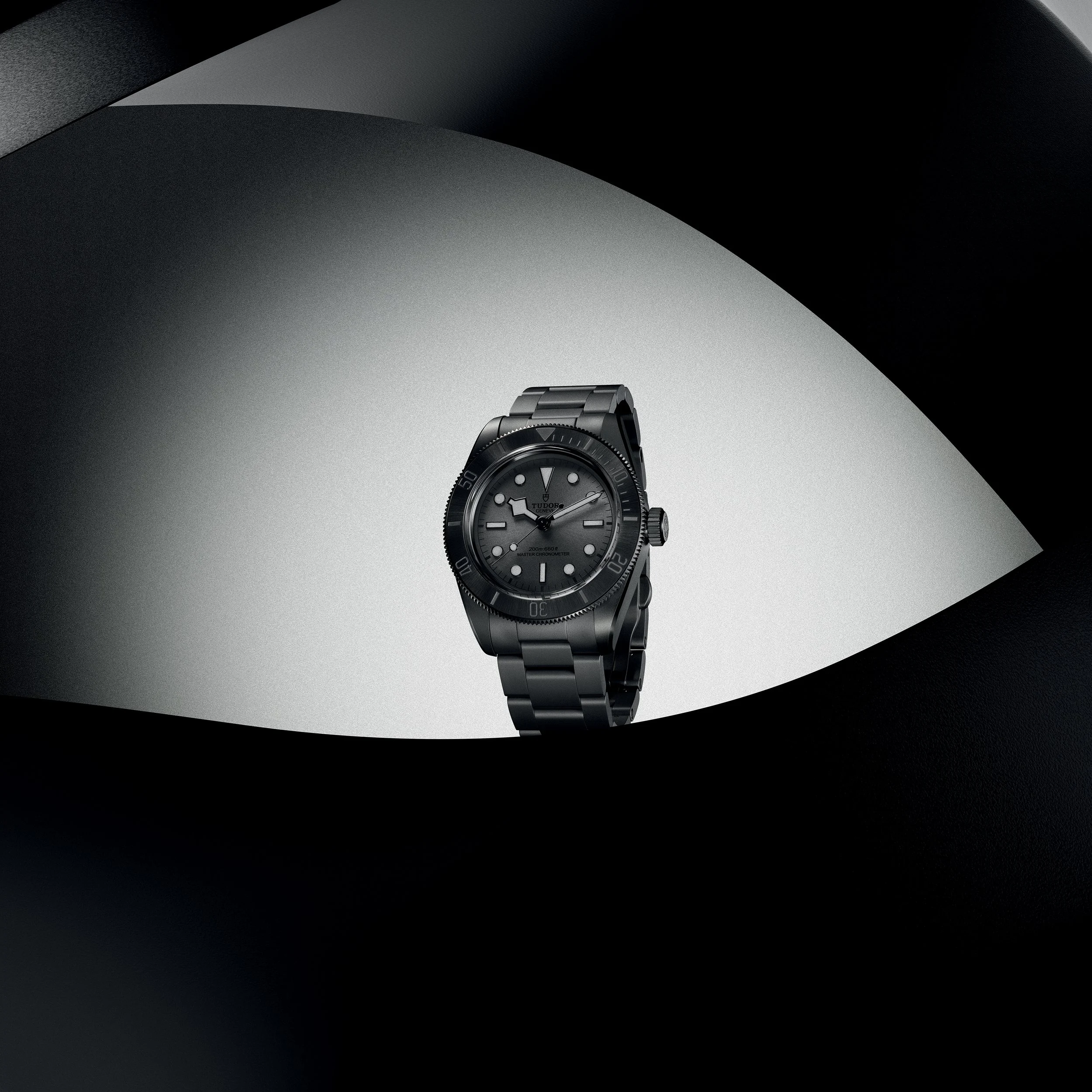 TUDOR_NP26_BLACK_BAY_CERAMIC_LIFESTYLE_7.jpg