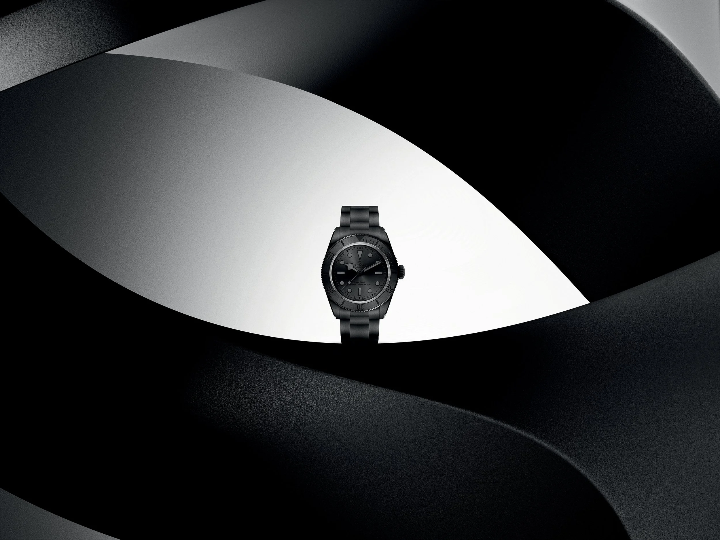 TUDOR_NP26_BLACK_BAY_CERAMIC_LIFESTYLE_9.jpg