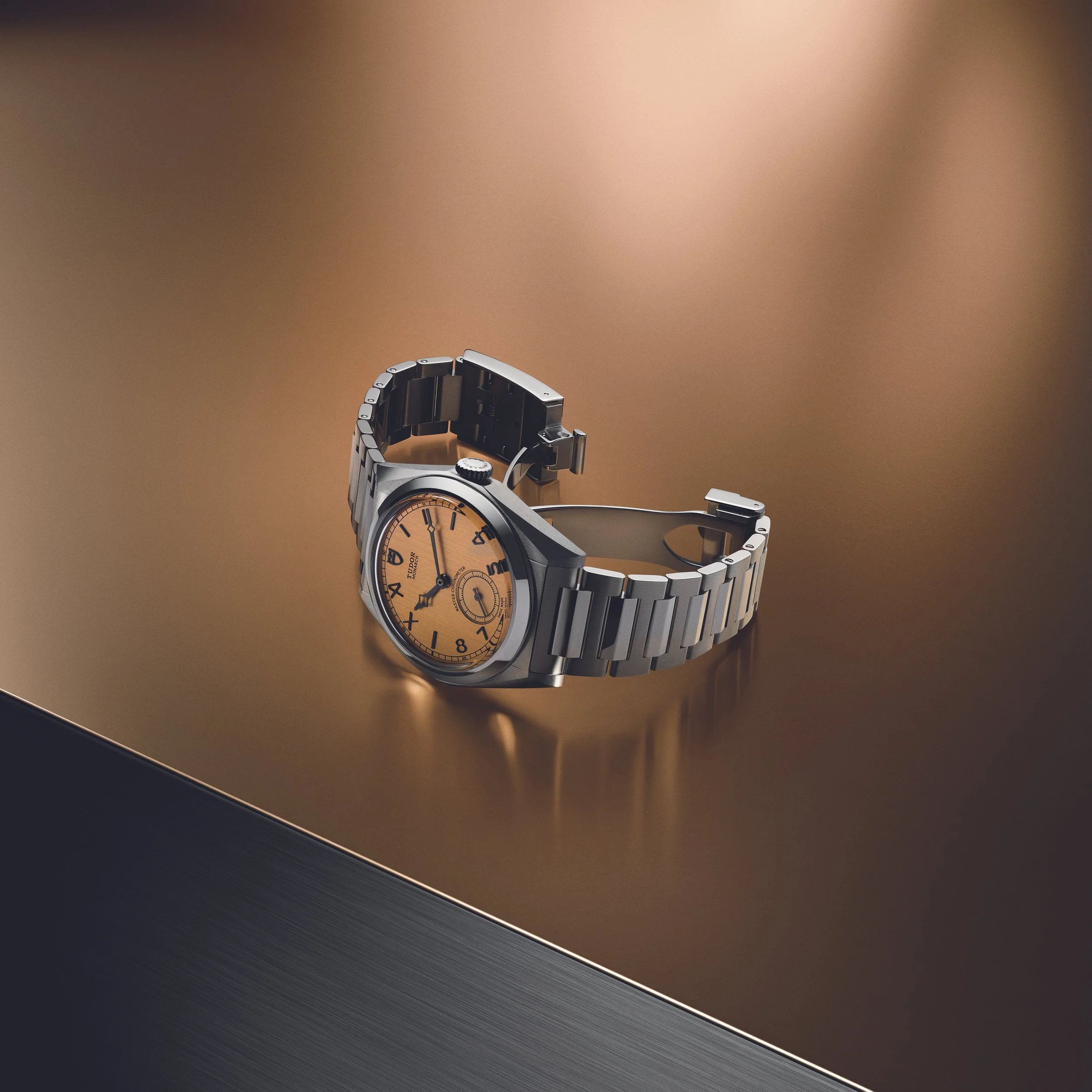 TUDOR_NP26_MONARCH_LIFESTYLE_8.jpg
