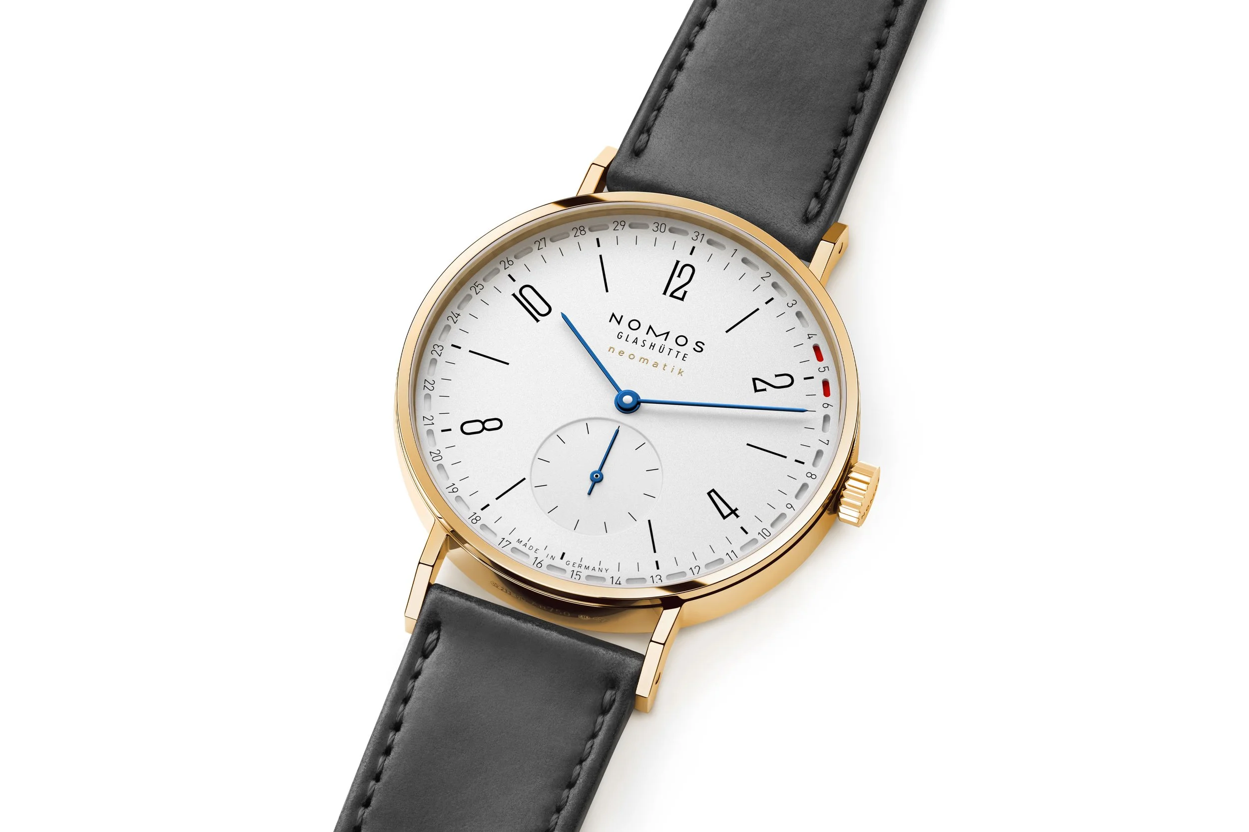 03_NOMOSGlashuette_0195_Tangente_gold_neomatik_38_Update_3543x2362px.jpg