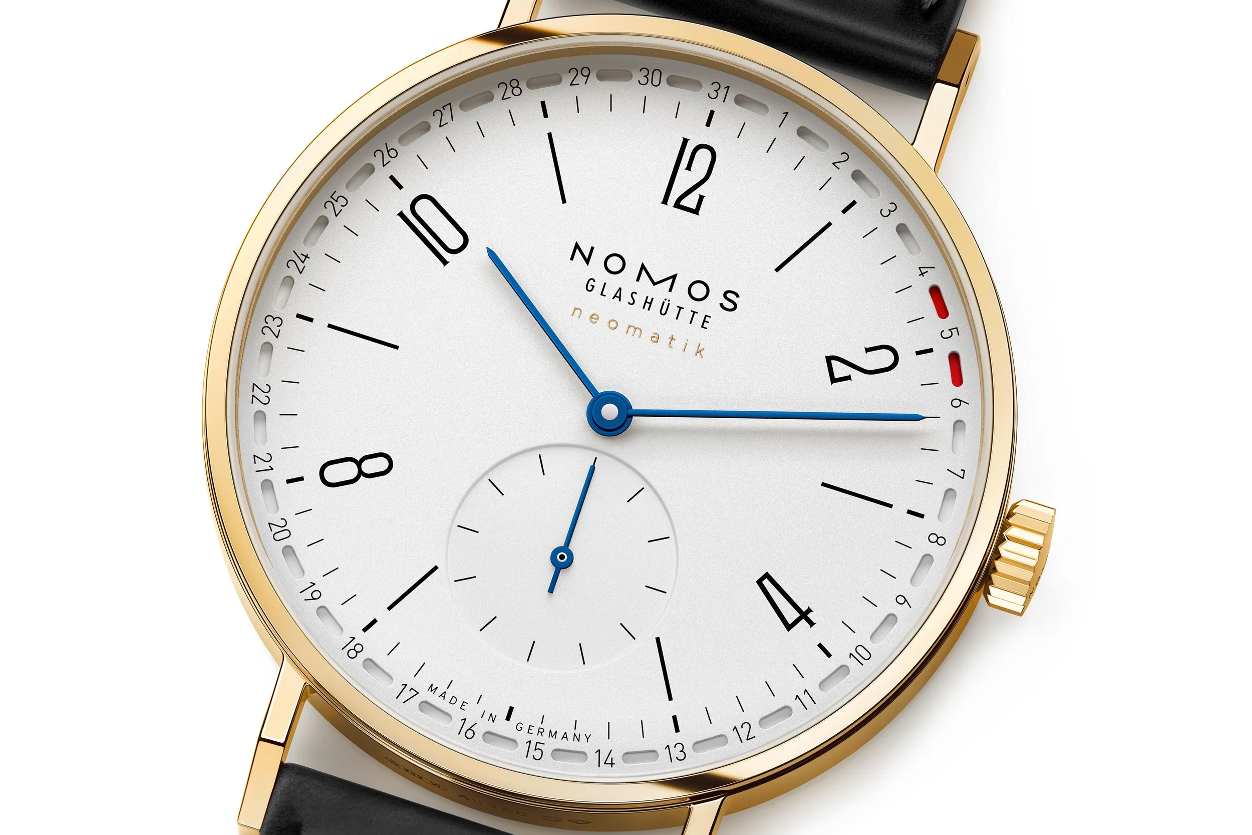 04_NOMOSGlashuette_0195_Tangente_gold_neomatik_38_Update_3543x2362px.jpg
