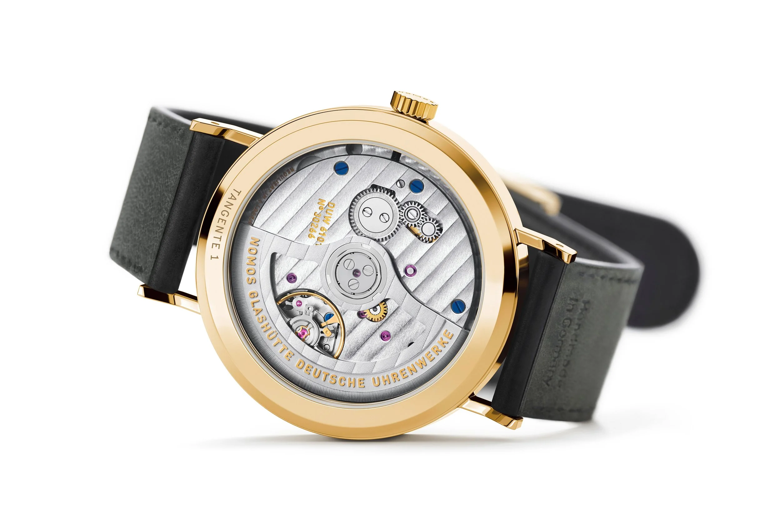 07_NOMOSGlashuette_0195_Tangente_gold_neomatik_38_Update_3543x2362px.jpg