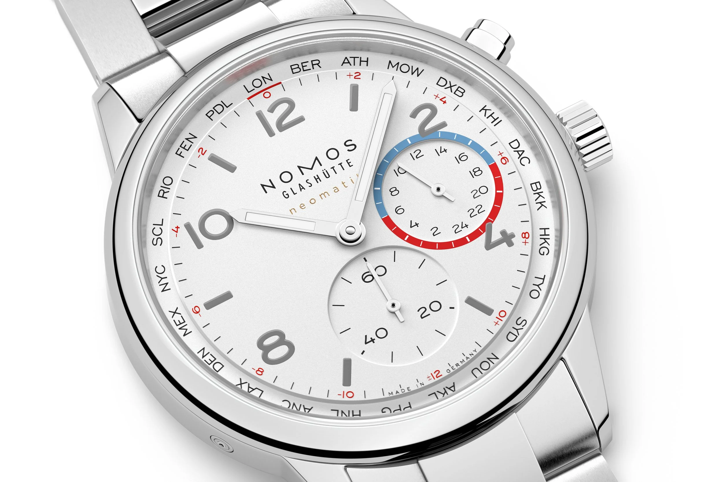 03_NOMOSGlashuette_792_Club_Sport_neomatik_Worldtimer_3543x2362px.jpg