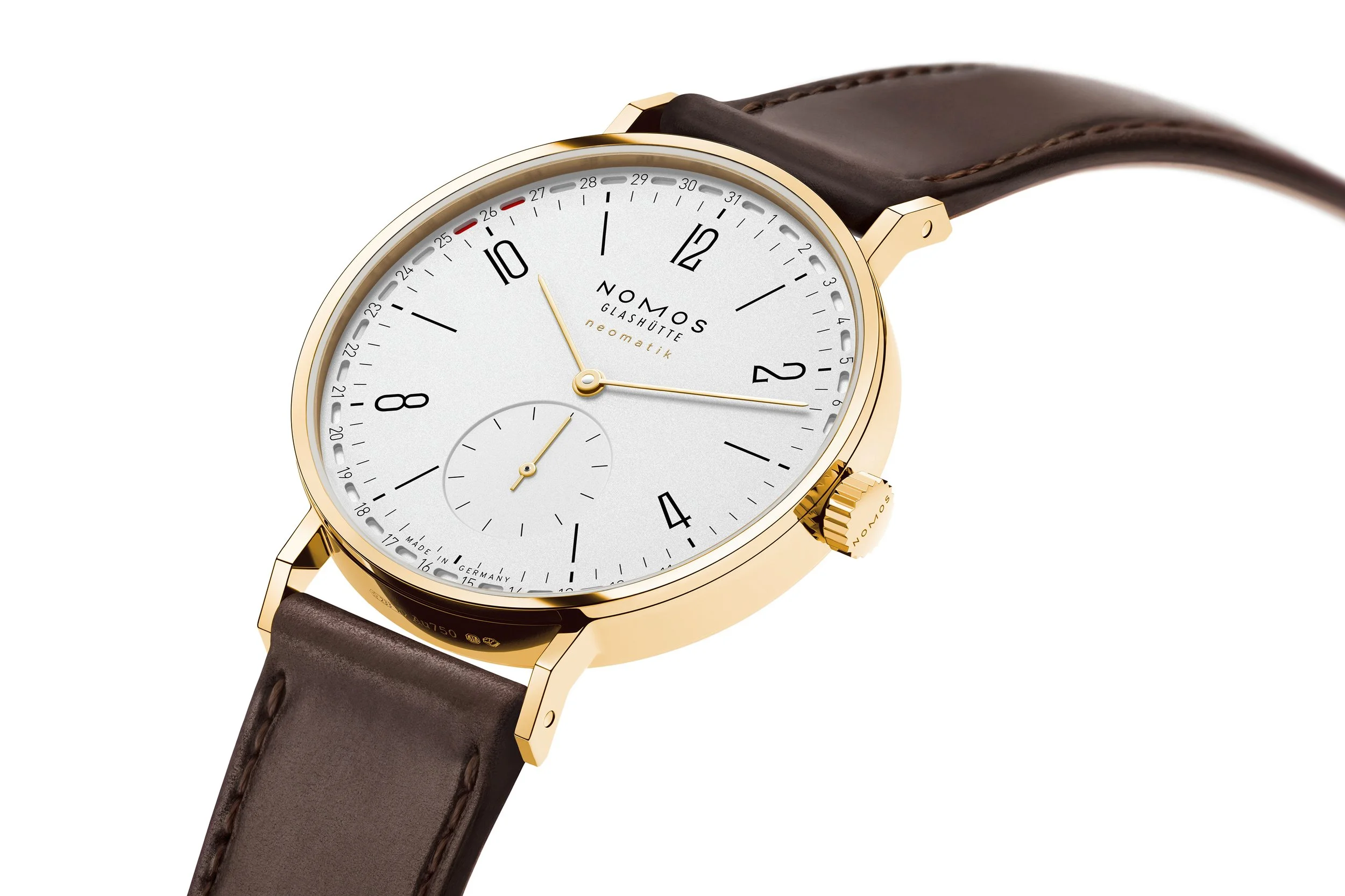 06_NOMOSGlashuette_0196_Tangente_gold_neomatik_38_Update_dore_3543x2362px.jpg