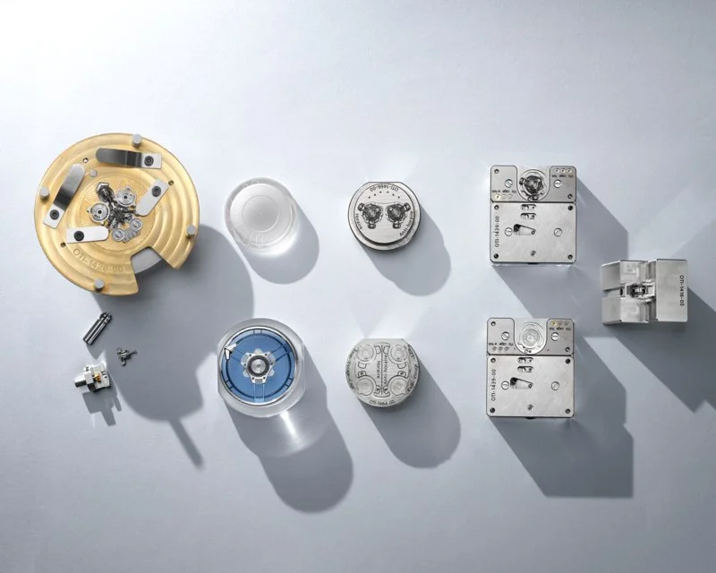 Light version-SUPER FREAK_ULYSSE NARDIN_ATELIER_ 2520-500LE-3A-BLUE_3A (2).jpg