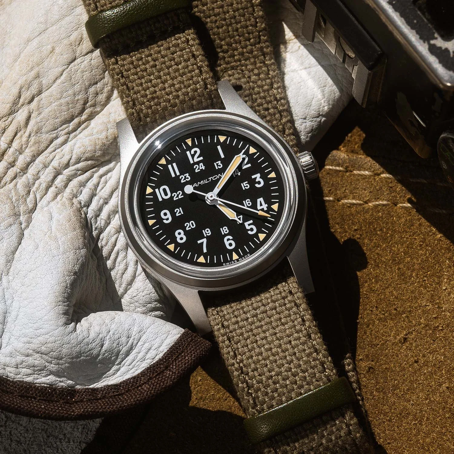 Hamilton-Khaki-Field-Mechanical-36mm-and-Khaki-Field-Mechanical-250-Limited-5.jpg