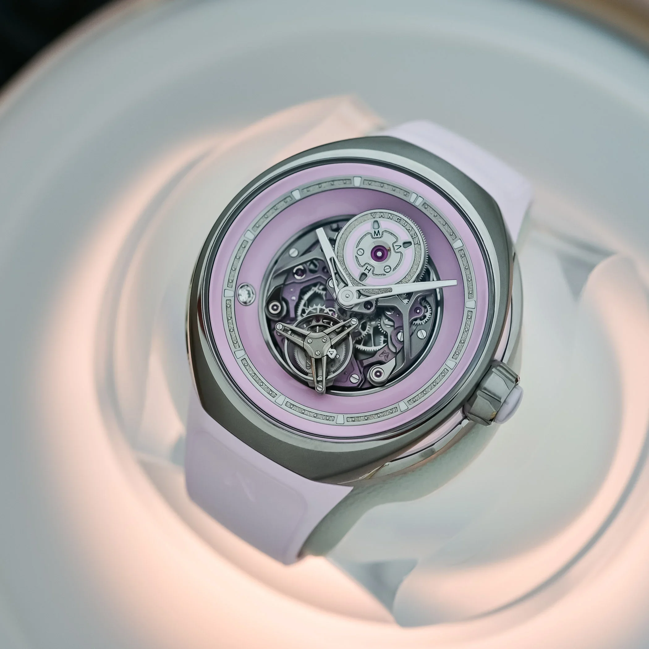 Vanguart-Orb-Flying-Tourbillon-Pink-Ceramic-Titanium-and-Blue-Ceramic-Rose-Gold-review-2.webp