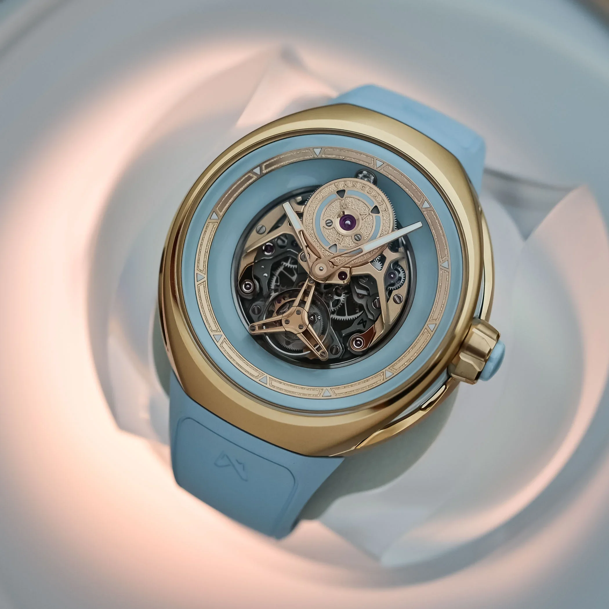 Vanguart-Orb-Flying-Tourbillon-Pink-Ceramic-Titanium-and-Blue-Ceramic-Rose-Gold-review-7.webp