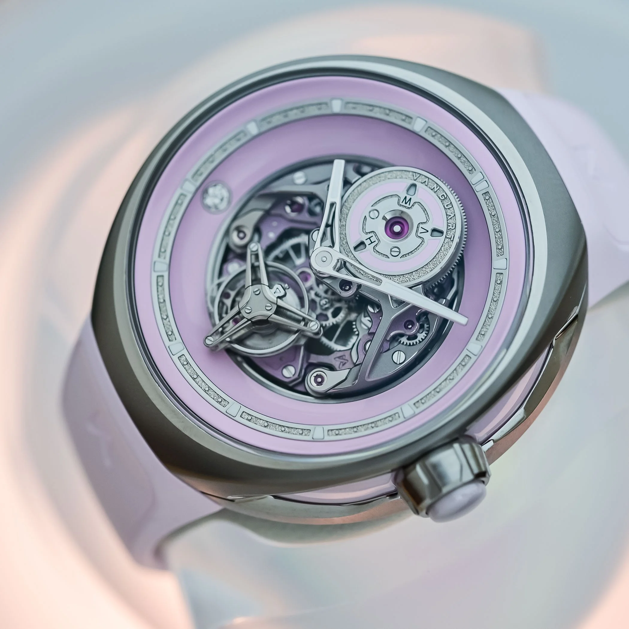 Vanguart-Orb-Flying-Tourbillon-Pink-Ceramic-Titanium-and-Blue-Ceramic-Rose-Gold-review-3.jpg