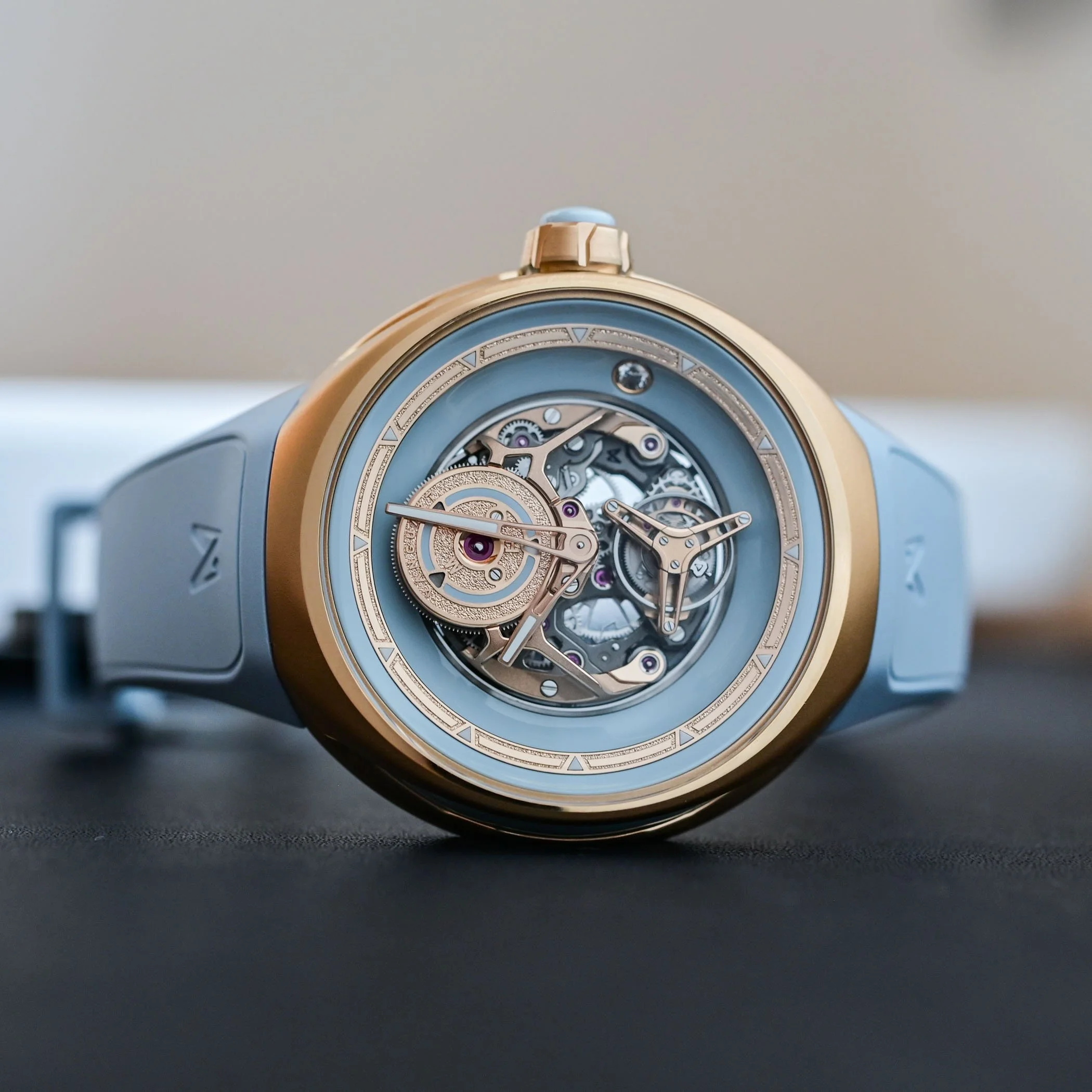 Vanguart-Orb-Flying-Tourbillon-Pink-Ceramic-Titanium-and-Blue-Ceramic-Rose-Gold-review-8.jpg