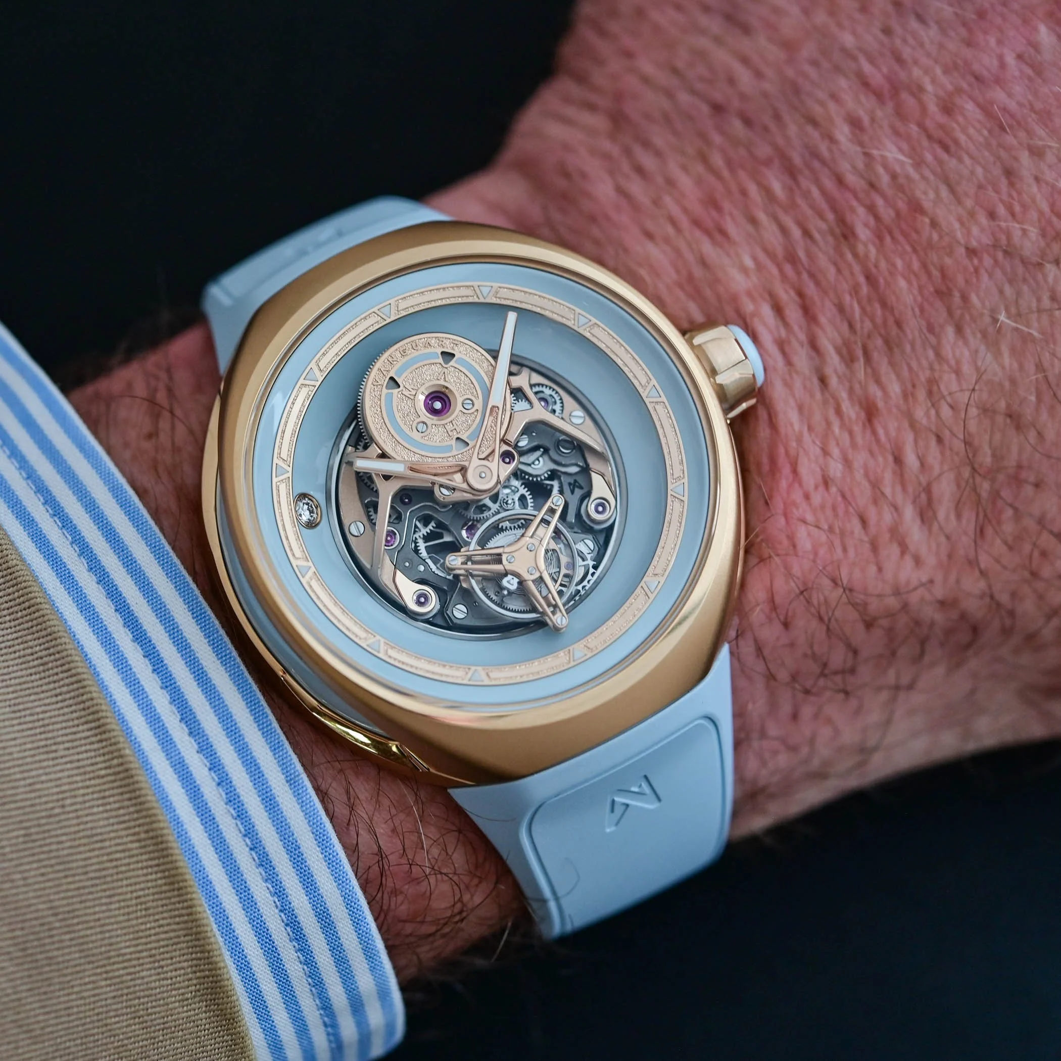 Vanguart-Orb-Flying-Tourbillon-Pink-Ceramic-Titanium-and-Blue-Ceramic-Rose-Gold-review-9.jpg