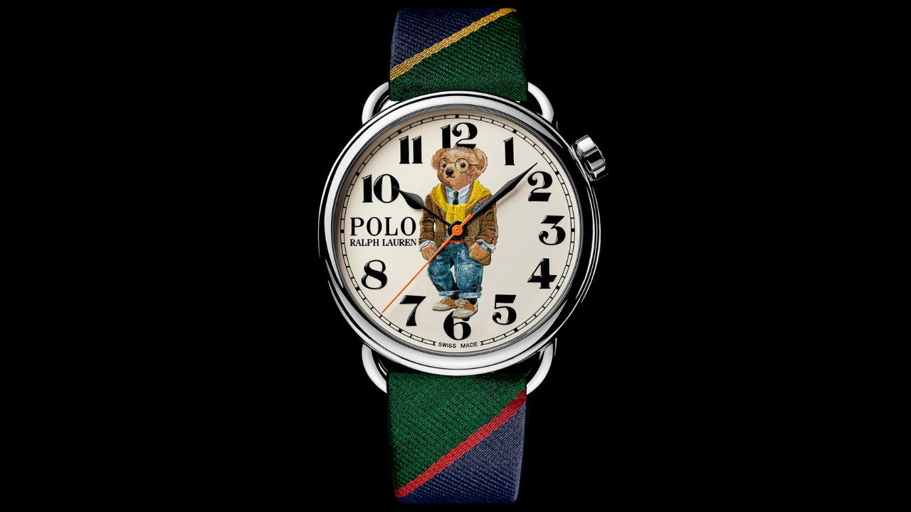Ralph Lauren Preppy Bear: o Polo Bear de blazer navy e gravata repp no pulso