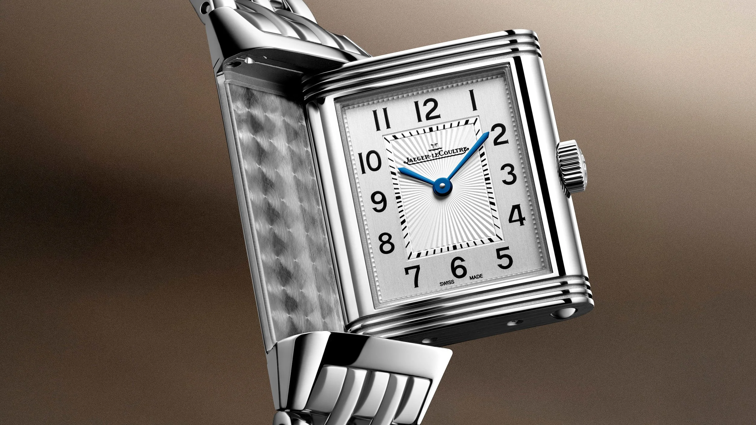 2026_relaunch_atimelessicon_reverso_q2608142_closeup1_srgb_16-9.jpg