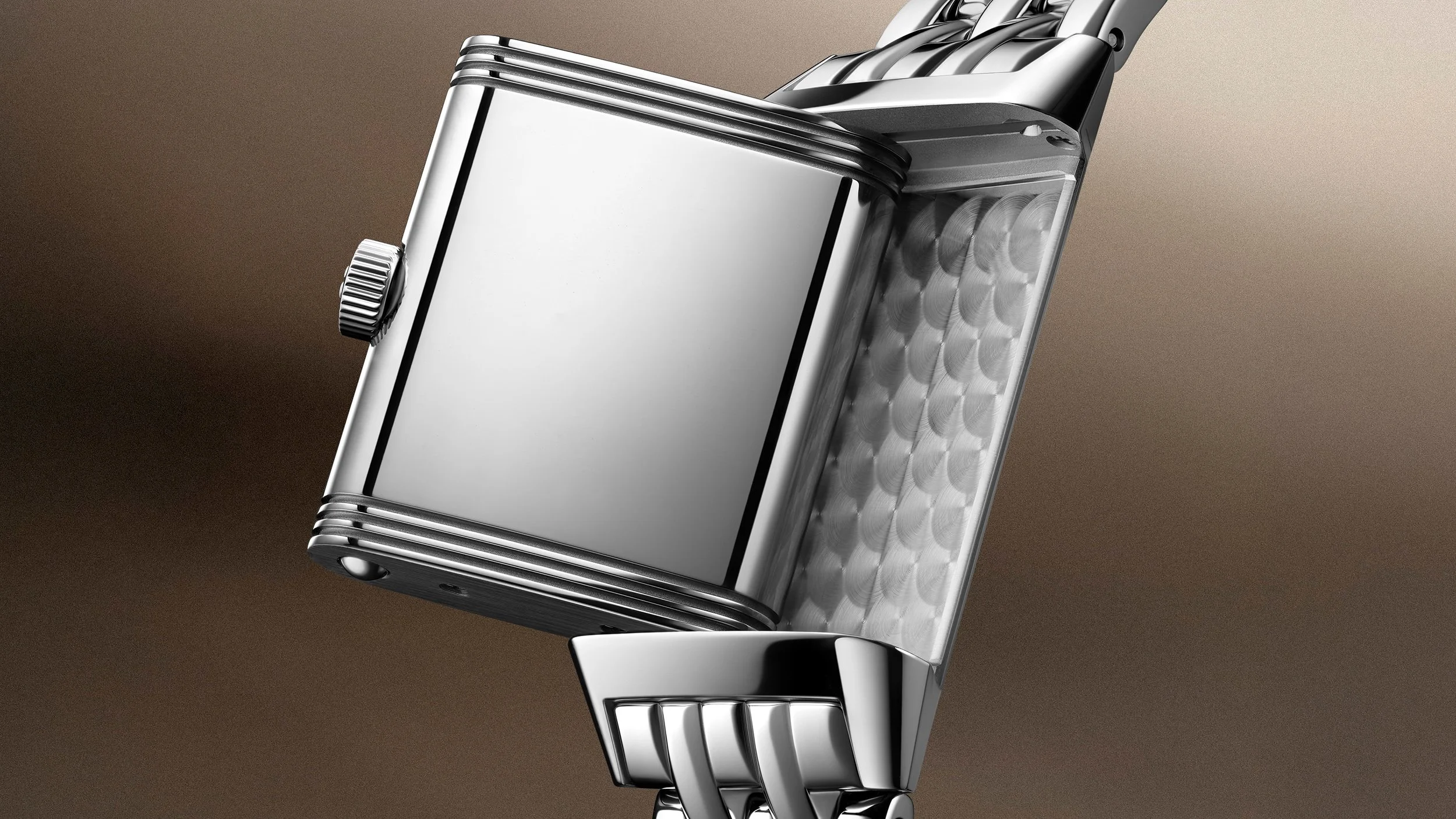 2026_relaunch_atimelessicon_reverso_q2608142_closeup2_srgb_16-9.jpg