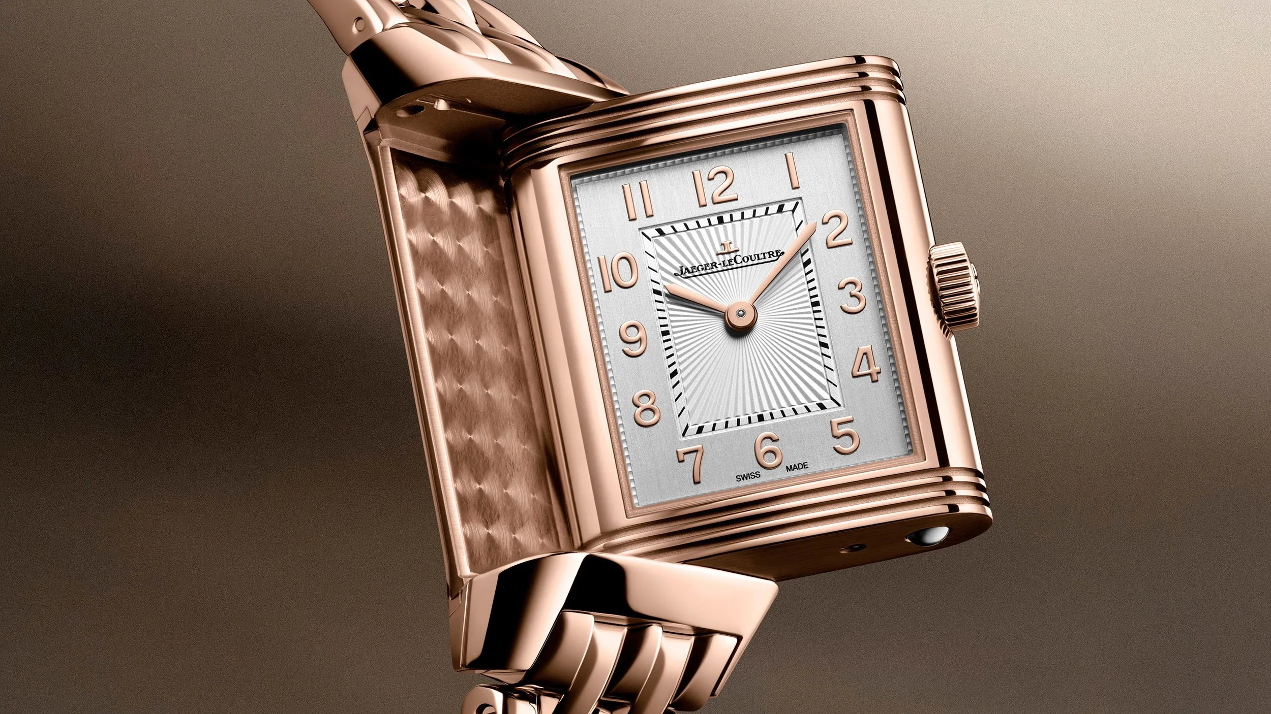 2026_relaunch_atimelessicon_reverso_q2662143_closeup_srgb_16-9.jpg