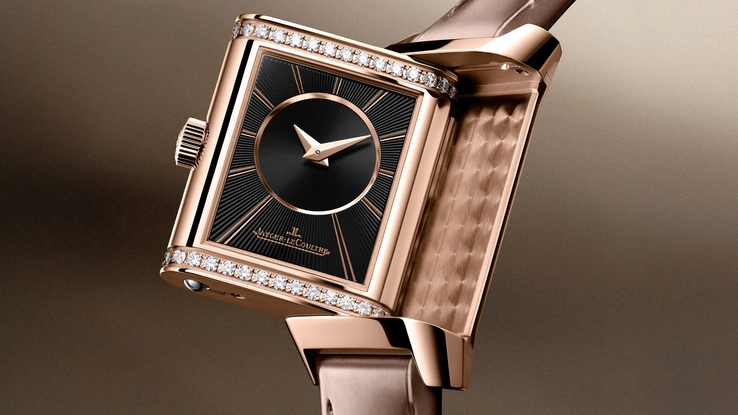 2026_relaunch_atimelessicon_reverso_q2662543_closeup_srgb_16-9.jpg