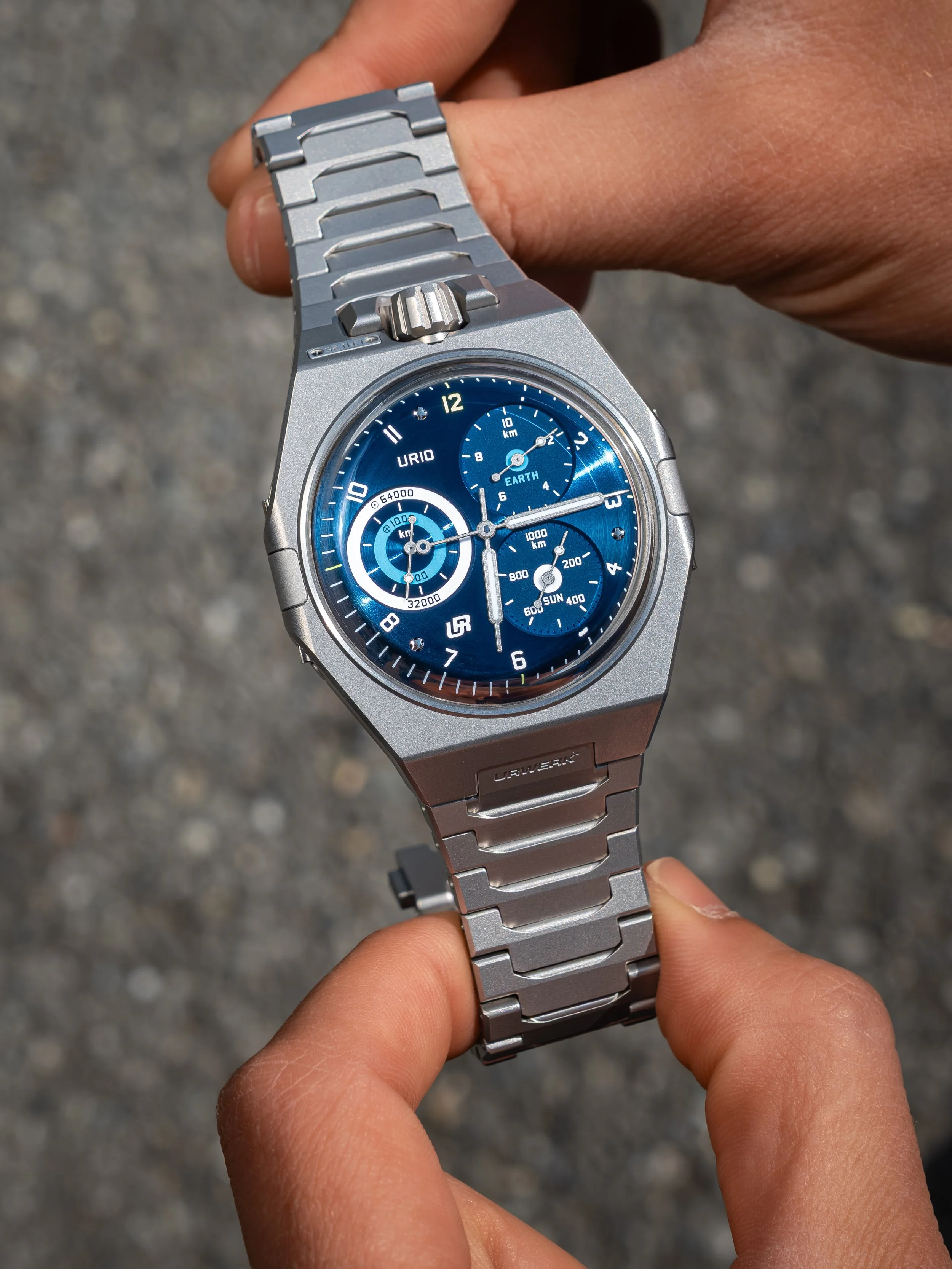 lifestyle2_ur-10_blue.jpg