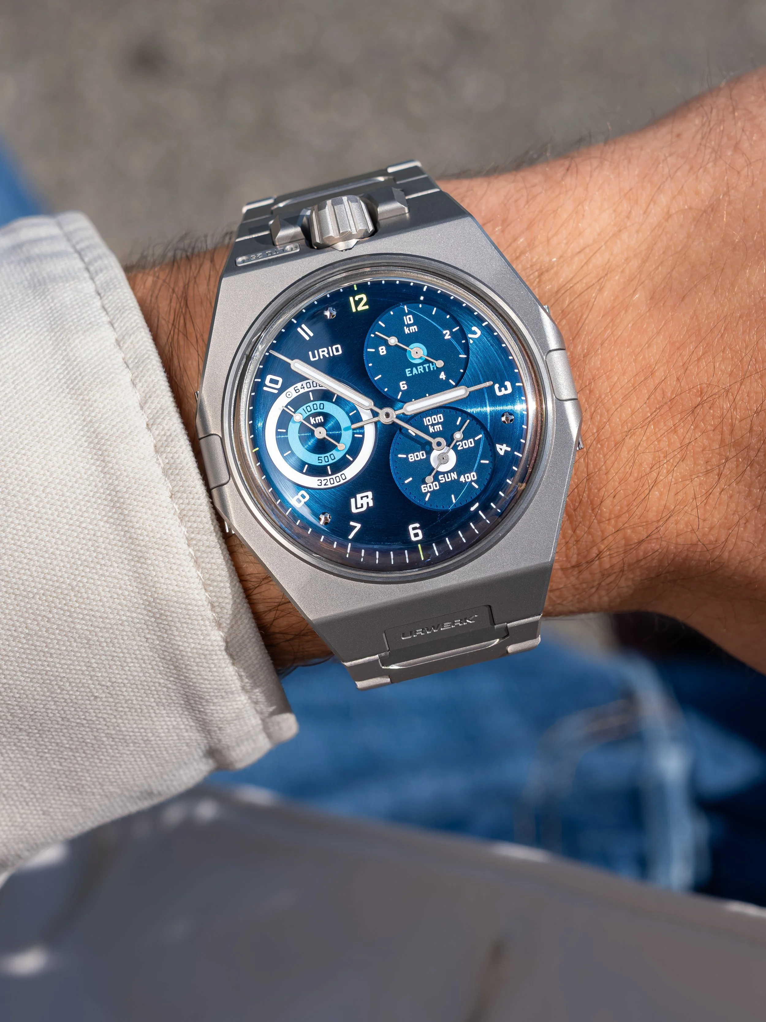lifestyle1_ur-10_blue.jpg