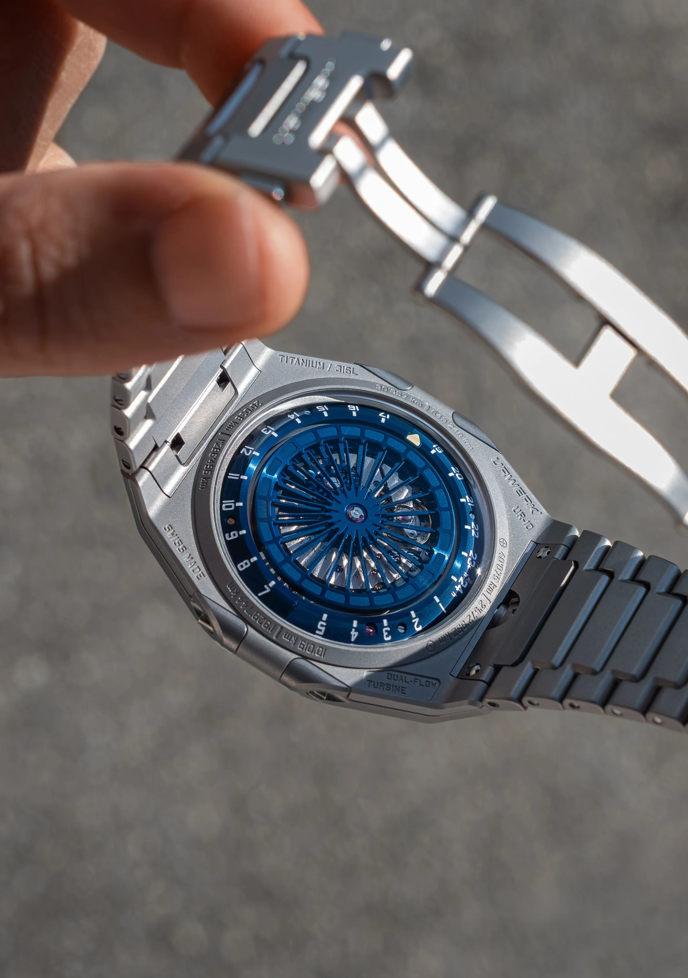 lifestyle6_ur-10_blue.jpg