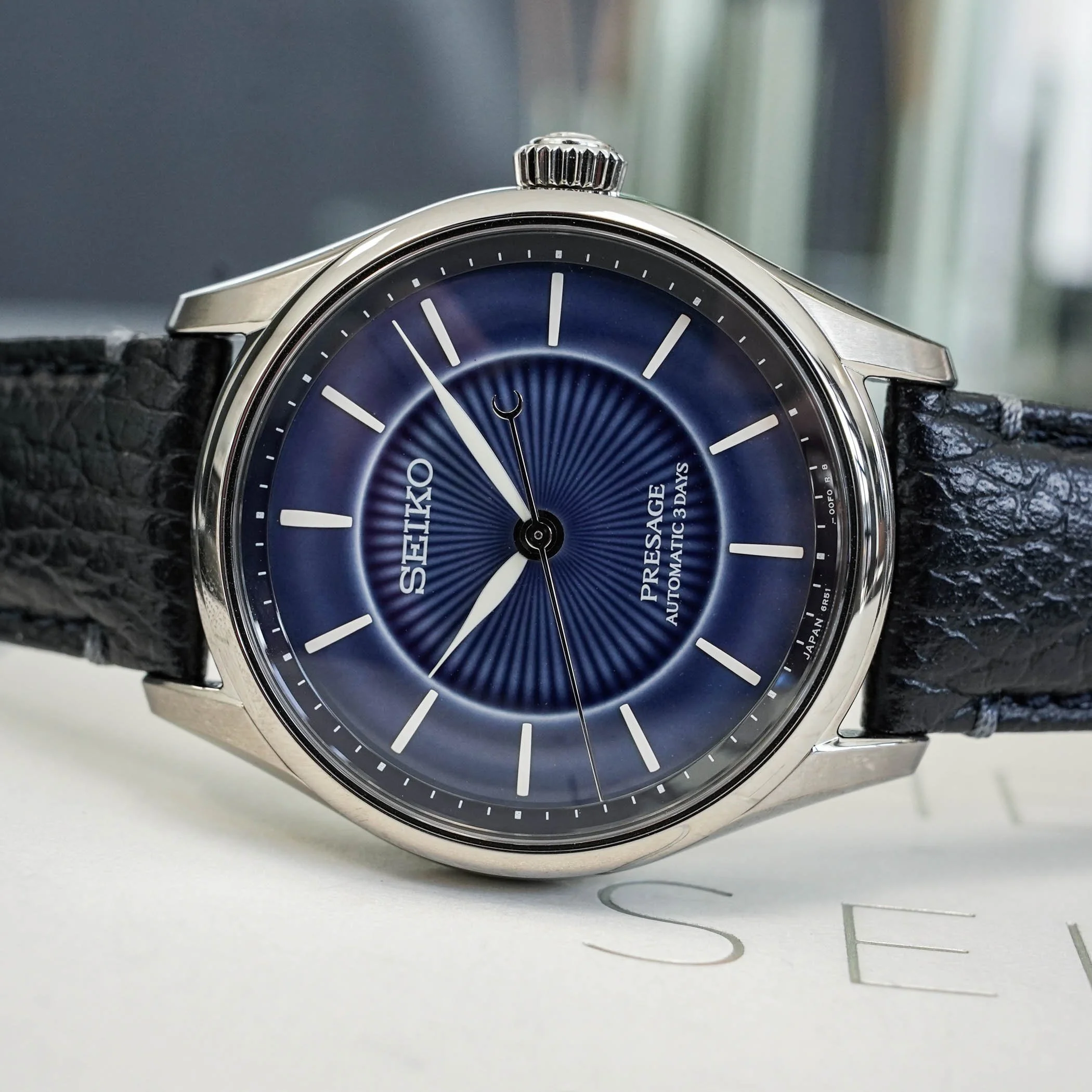 Seiko-Presage-Classic-Series-Craftsmanship-Arita-Porcelain-Dial-Limited-Edition-HCC007-review-5.jpg