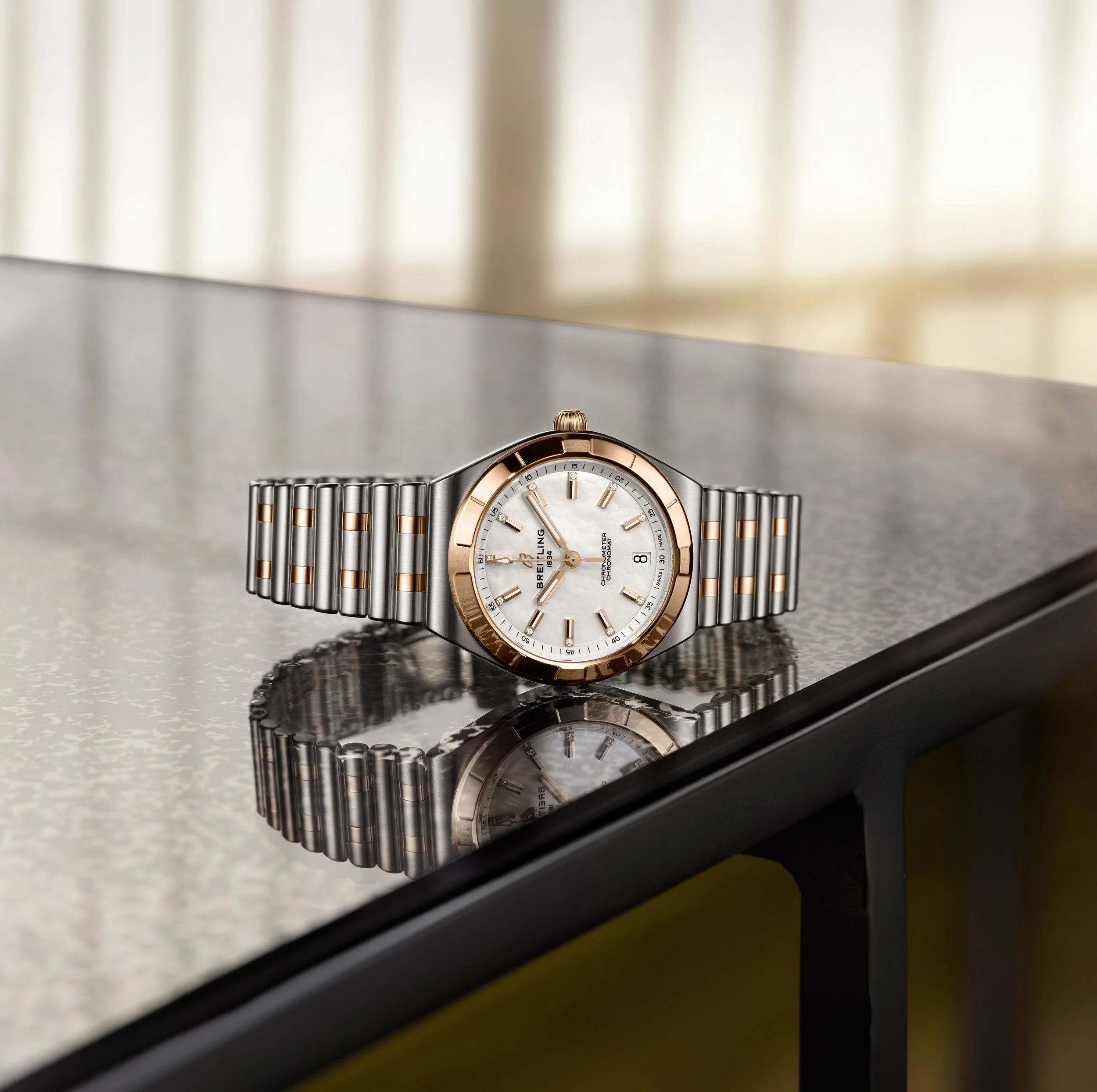 21_Breitling Chronomat Automatic 36_White Mother of Pearl_RGB.jpg