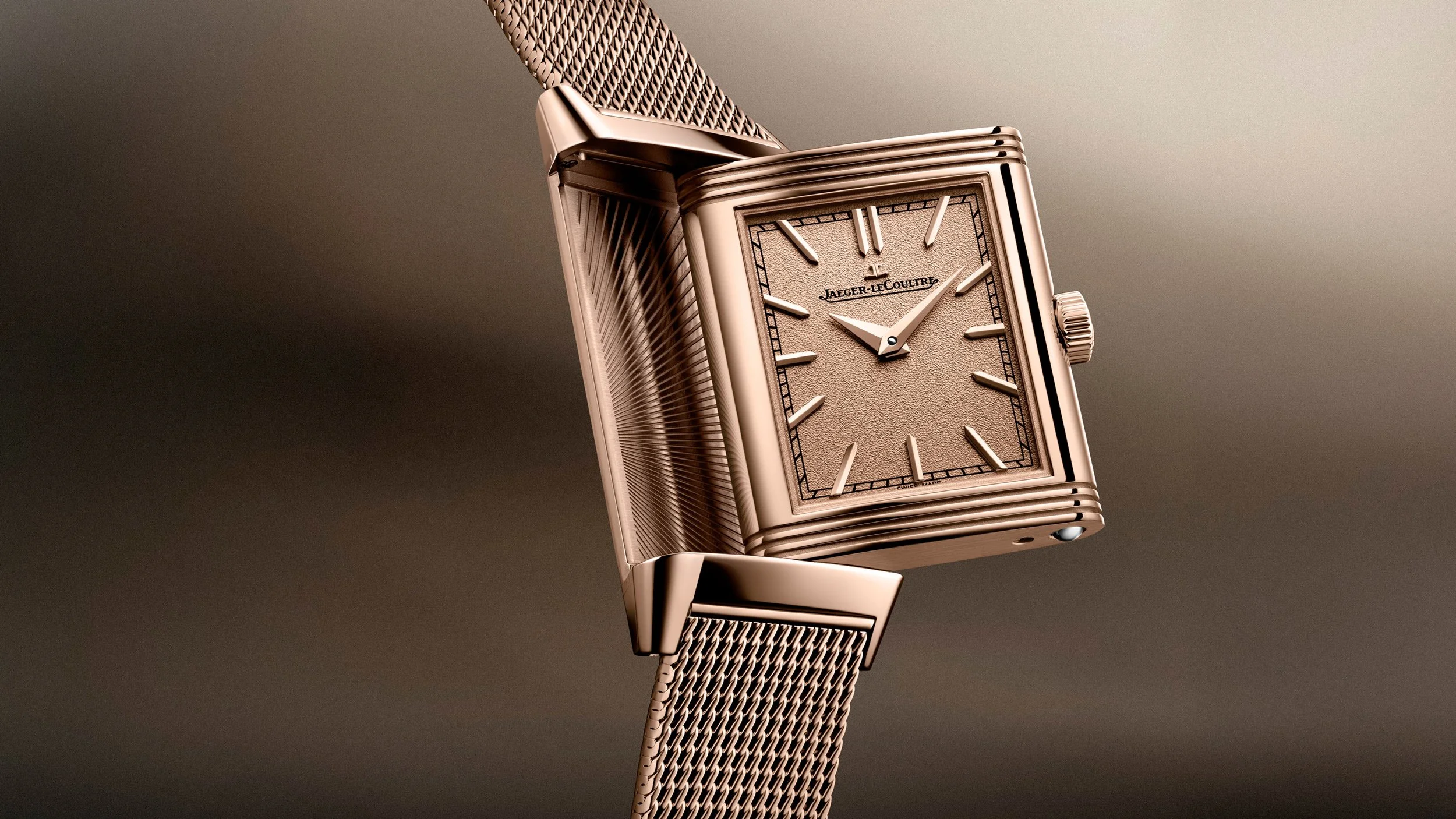 2026_q1_atimelessicon_reverso_q716216j___closeup1_srgb_16-9.jpg