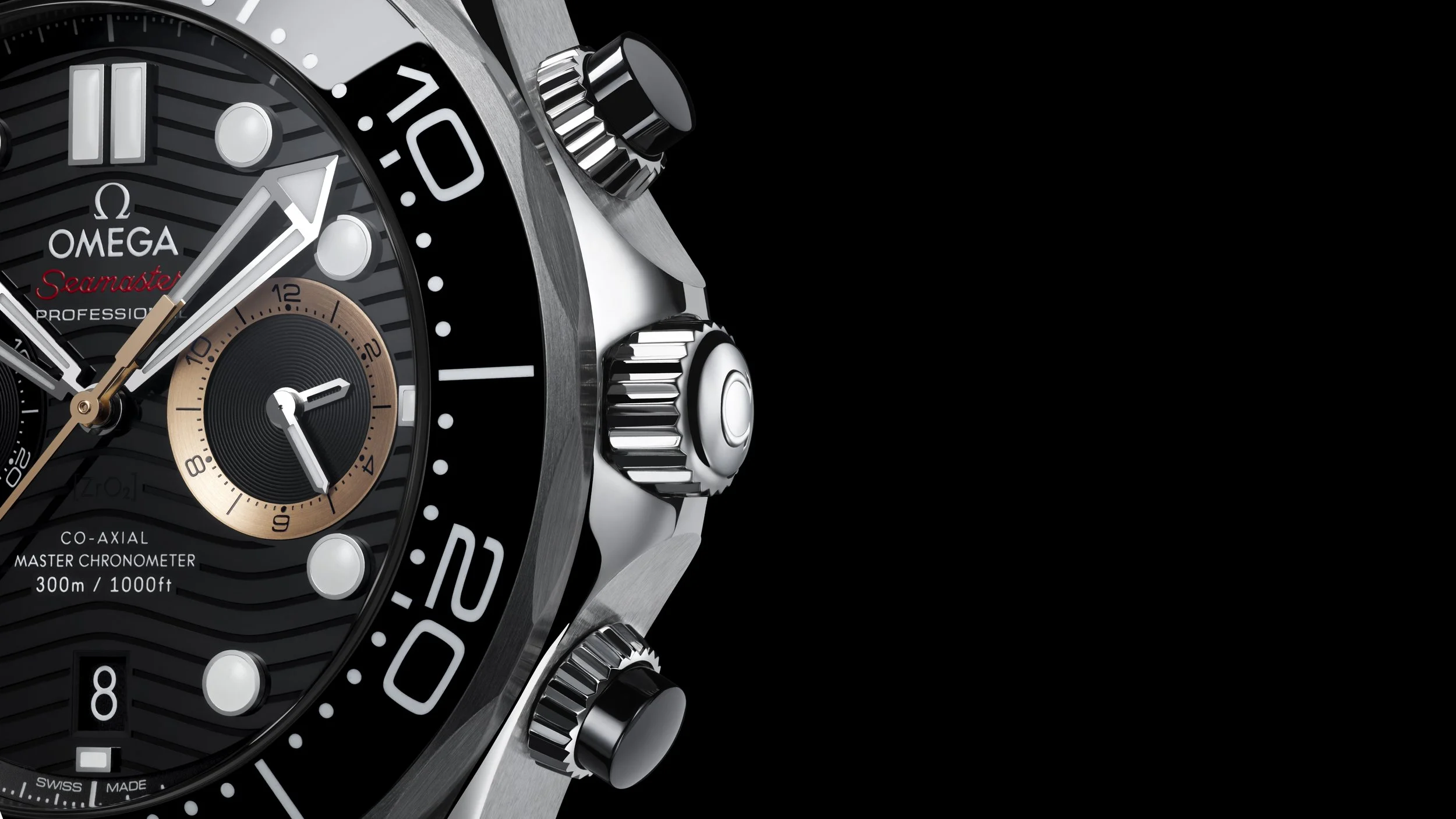 OMEGA_2026_Seamaster-Diver-300M-Chronograph-007-First-Light_210.32.44.51.01.002_Close-Up-Couronne_16_9.jpg