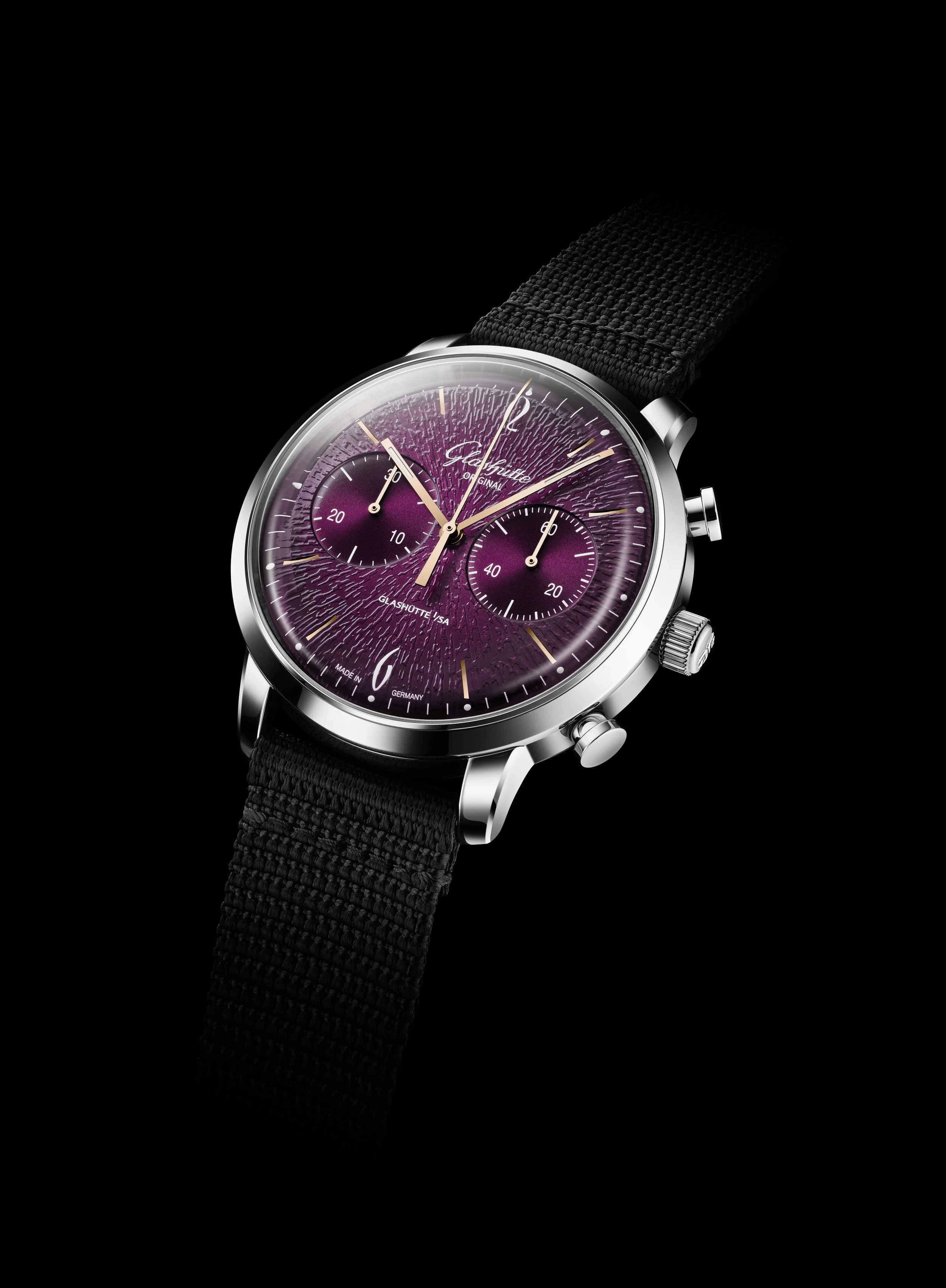 1-39-34-08-22-04_SixtiesChrono_purple_Opus.jpeg