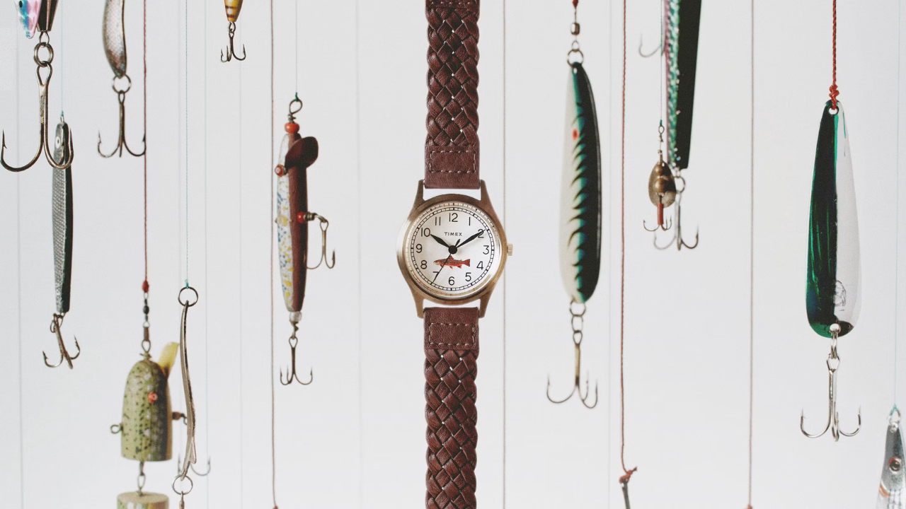 Timex MK1 x J.Crew: uma truta aquarelada no mostrador e o couro trançado que fica melhor com o tempo
