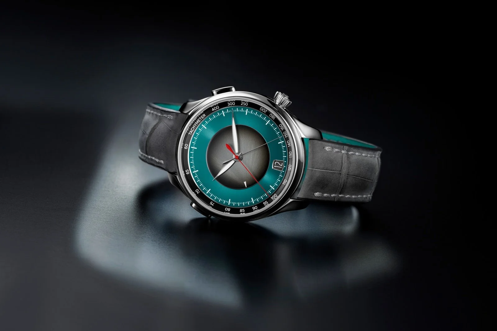 H-Moser-and-Cie-Endeavour-Flyback-Chronograph-Dual-Time-Date-3.jpg