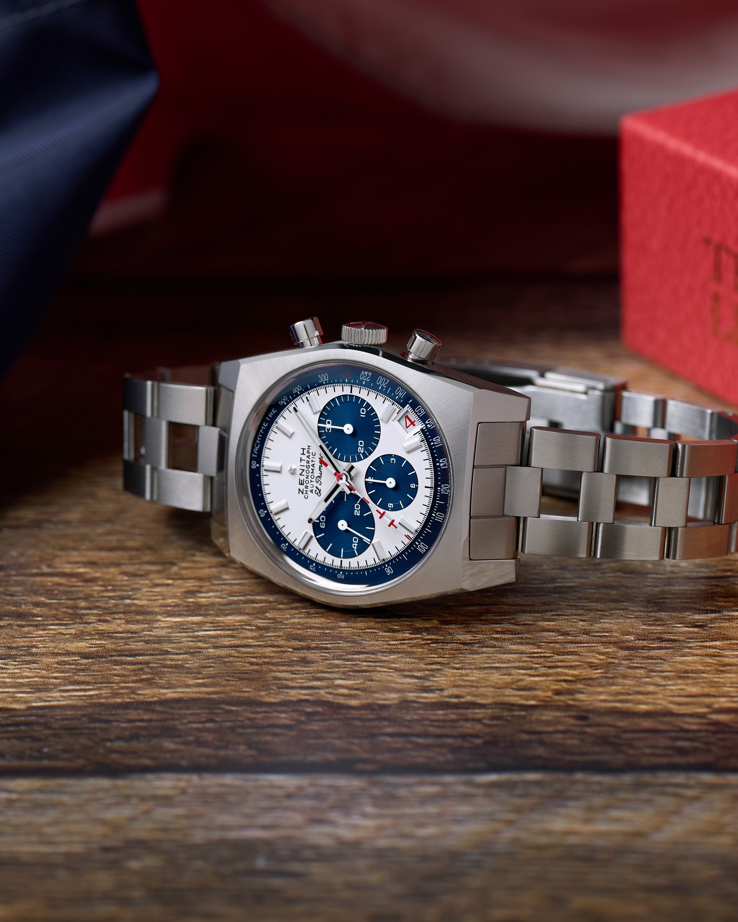 2-STILL-2_Chronomaster-Revival_03.US384-2.400.69.M384_4x5.jpg