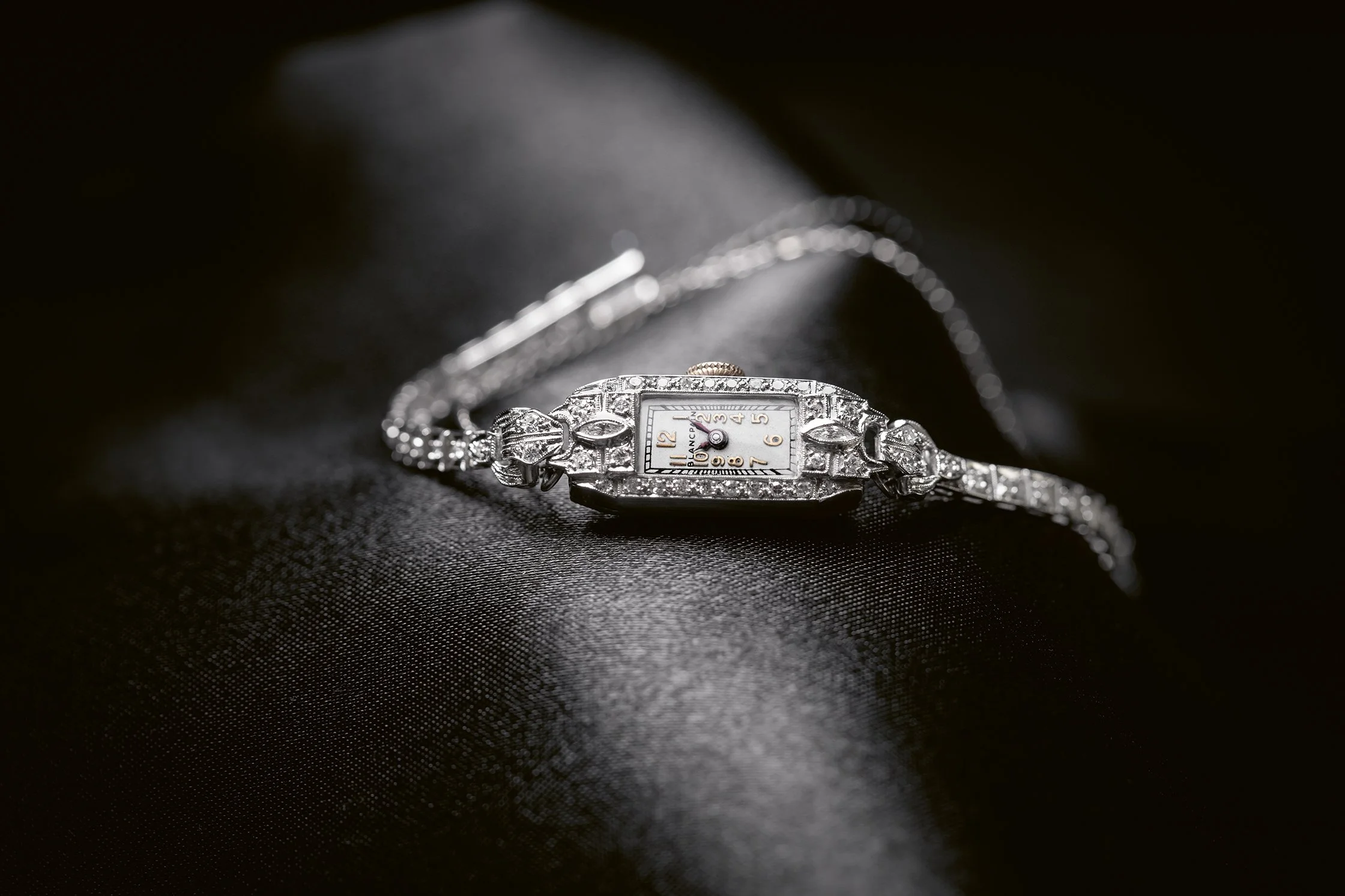 Marilyn Monroe's Blancpain diamond cocktail watch, 1940-1950 © Blancpain.jpg